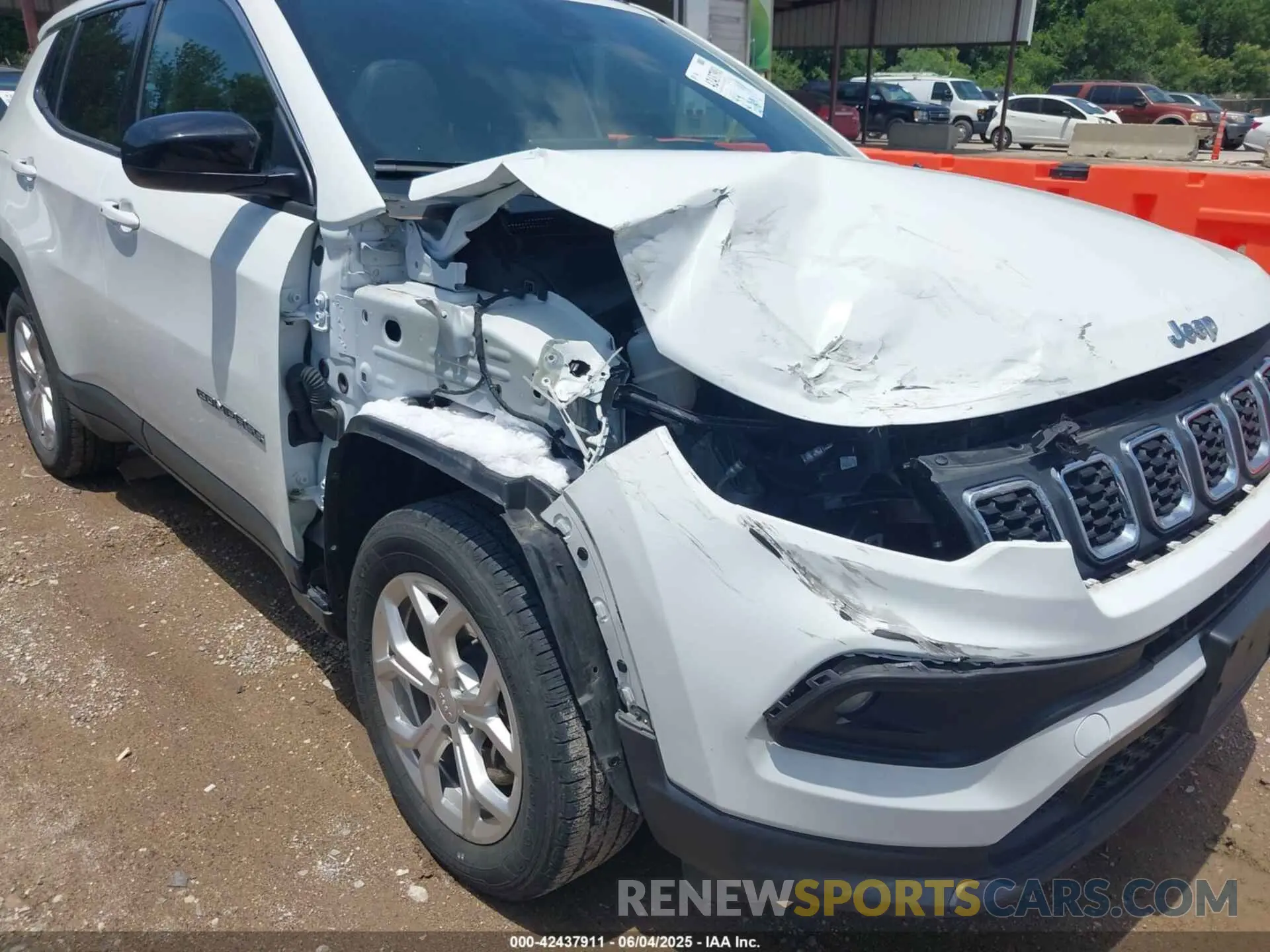 6 Photograph of a damaged car 3C4NJDBN6RT132814 JEEP COMPASS 2024