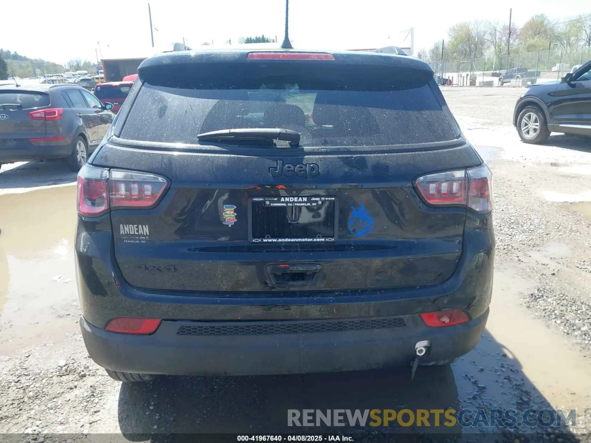 17 Photograph of a damaged car 3C4NJDBN6RT578199 JEEP COMPASS 2024