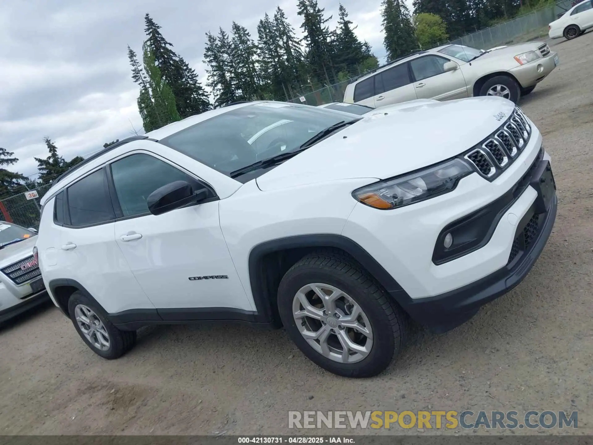 14 Photograph of a damaged car 3C4NJDBN7RT118288 JEEP COMPASS 2024