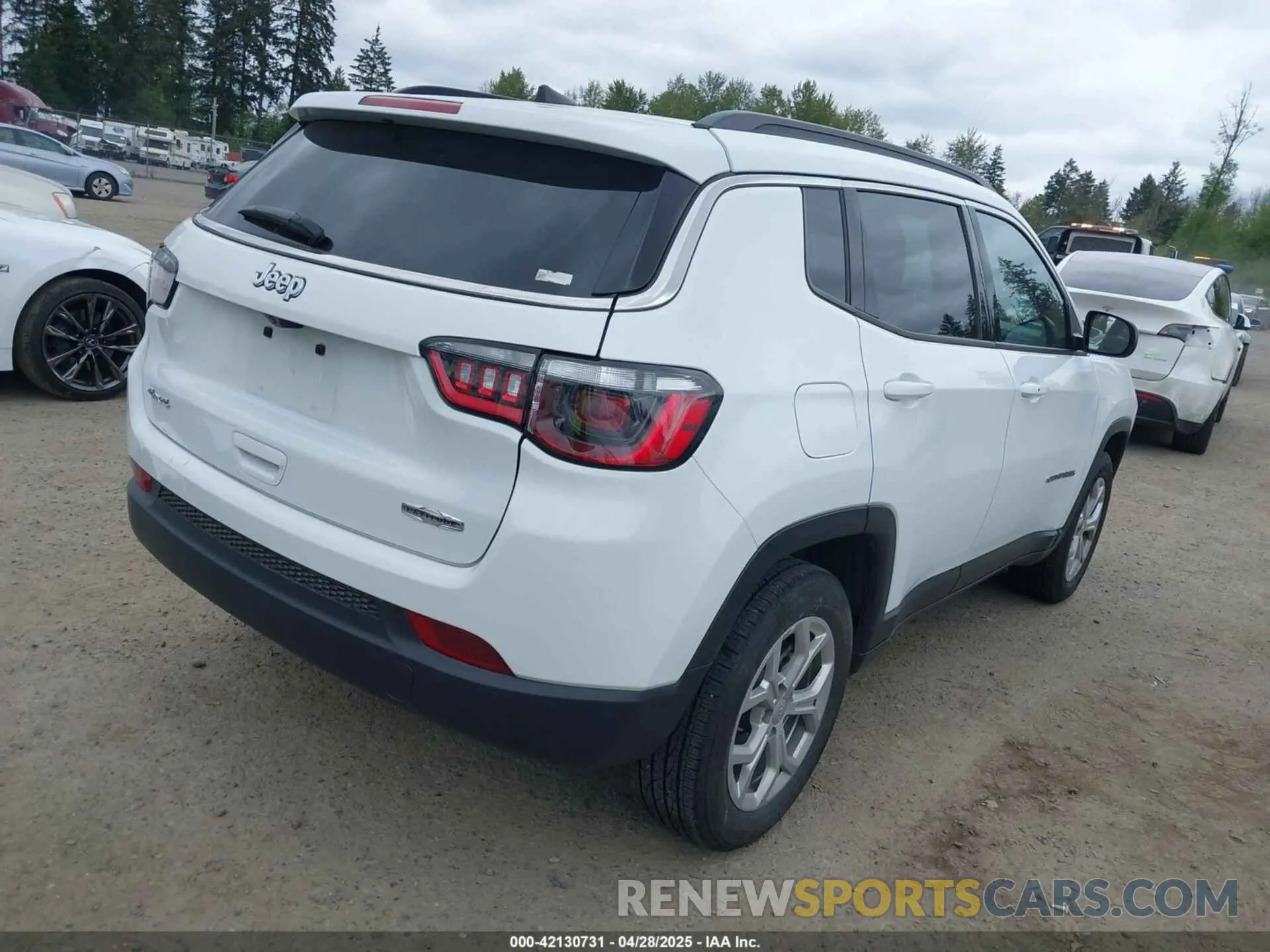 4 Photograph of a damaged car 3C4NJDBN7RT118288 JEEP COMPASS 2024