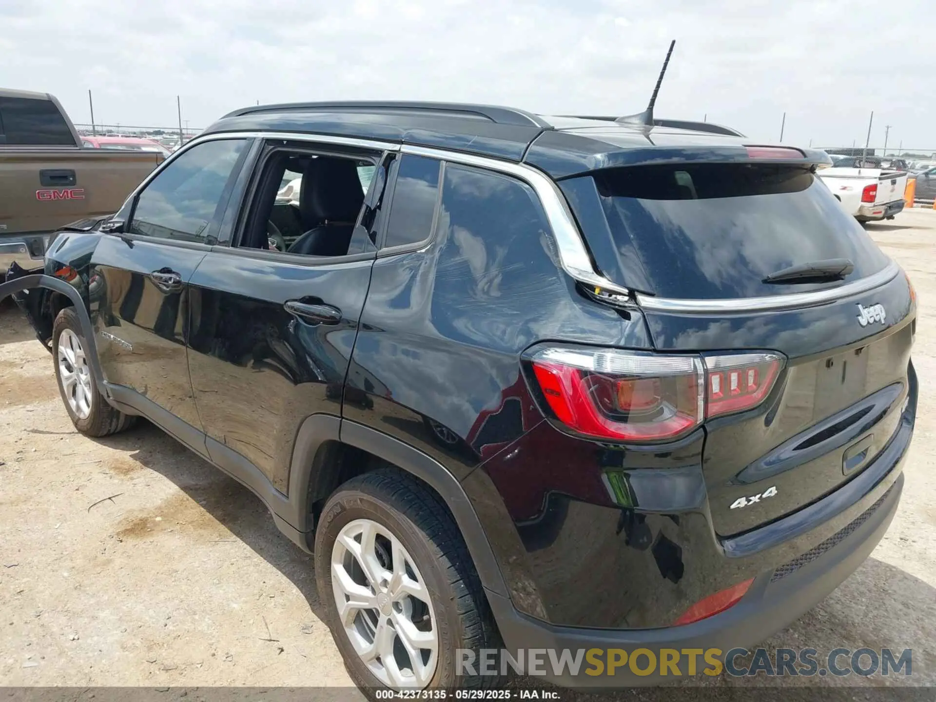 3 Photograph of a damaged car 3C4NJDBN7RT127556 JEEP COMPASS 2024