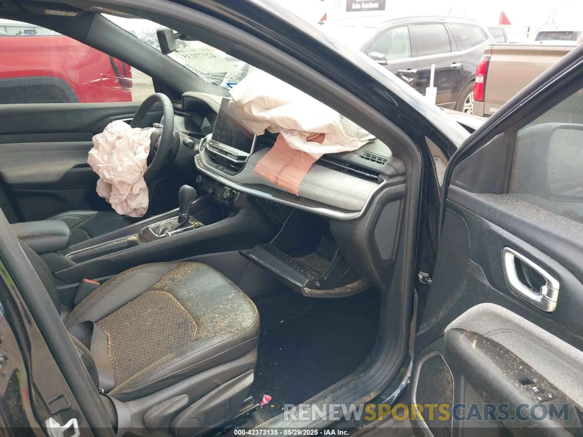 5 Photograph of a damaged car 3C4NJDBN7RT127556 JEEP COMPASS 2024