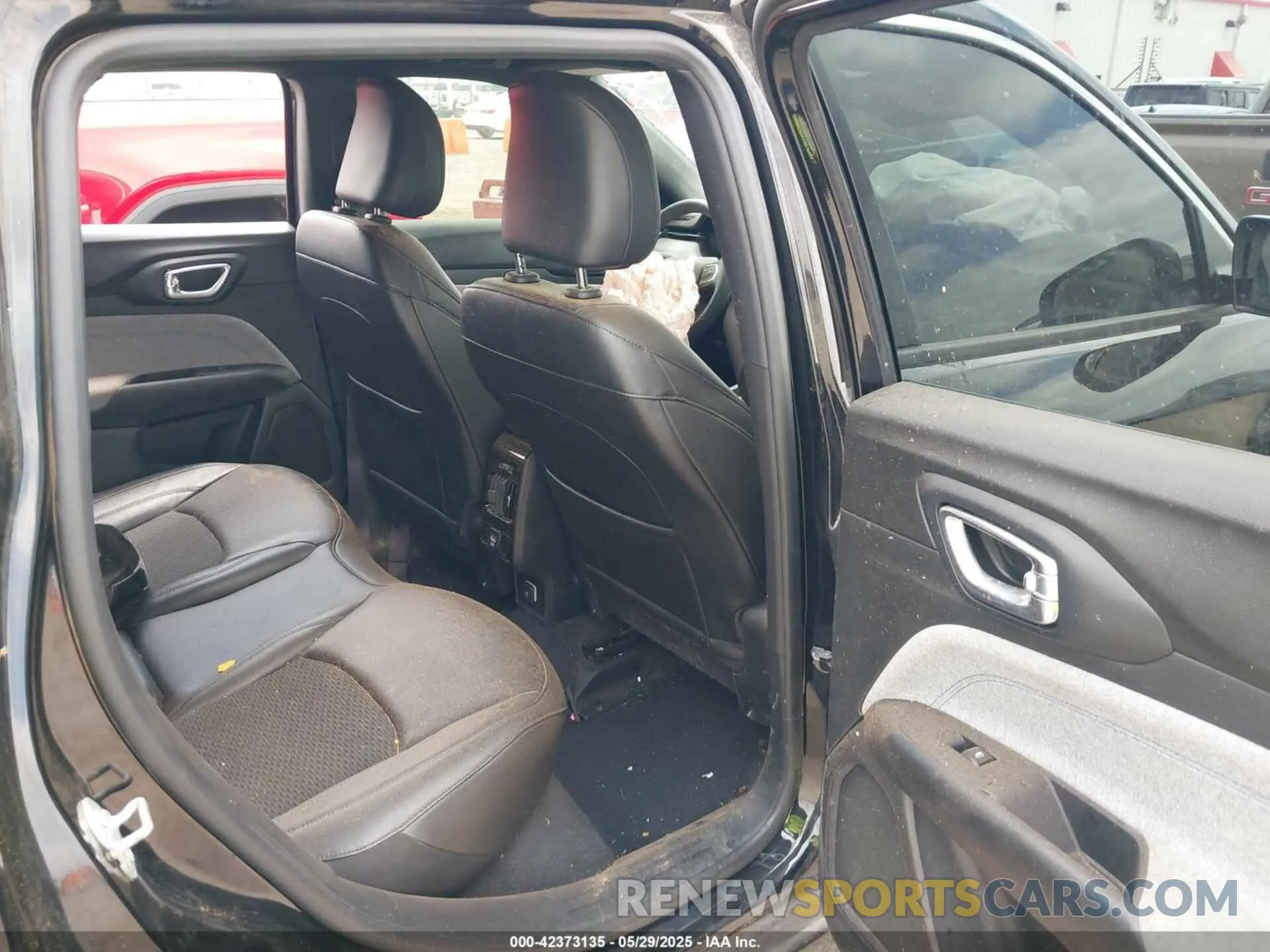 8 Photograph of a damaged car 3C4NJDBN7RT127556 JEEP COMPASS 2024
