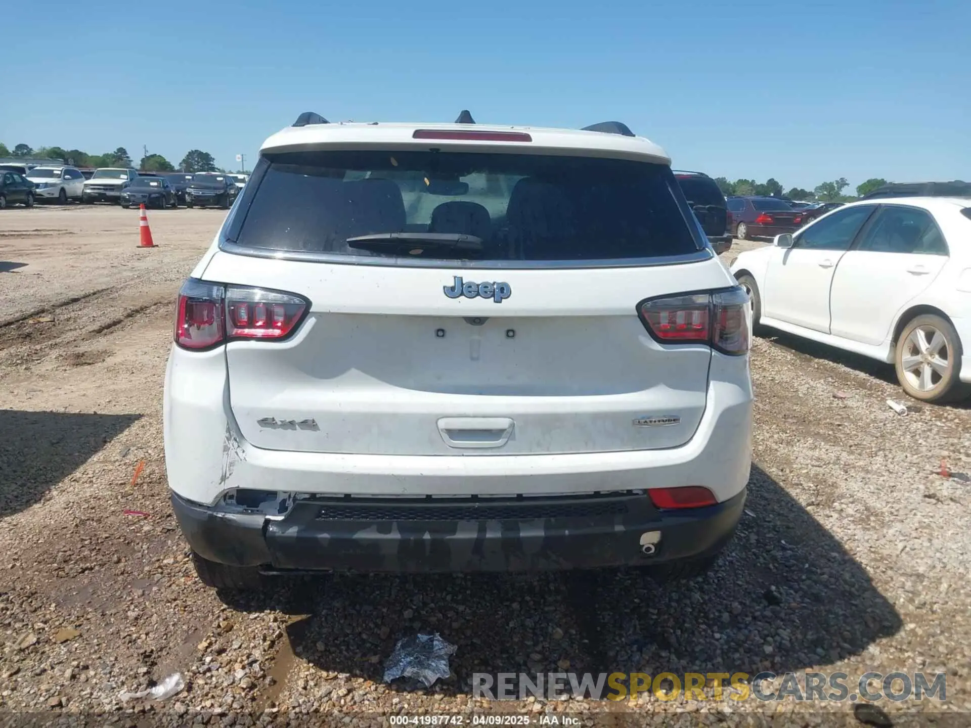 16 Photograph of a damaged car 3C4NJDBN7RT606611 JEEP COMPASS 2024