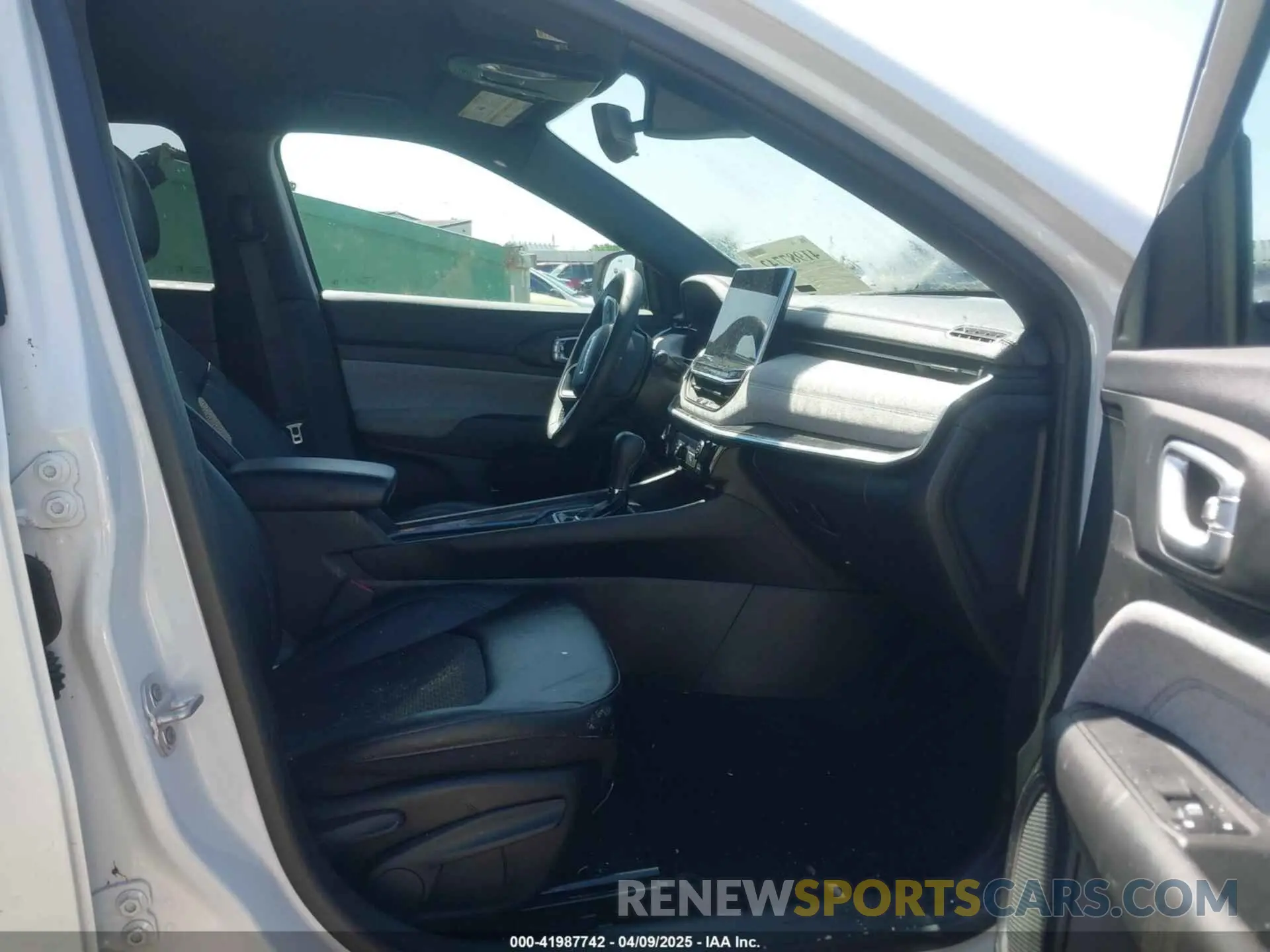 5 Photograph of a damaged car 3C4NJDBN7RT606611 JEEP COMPASS 2024