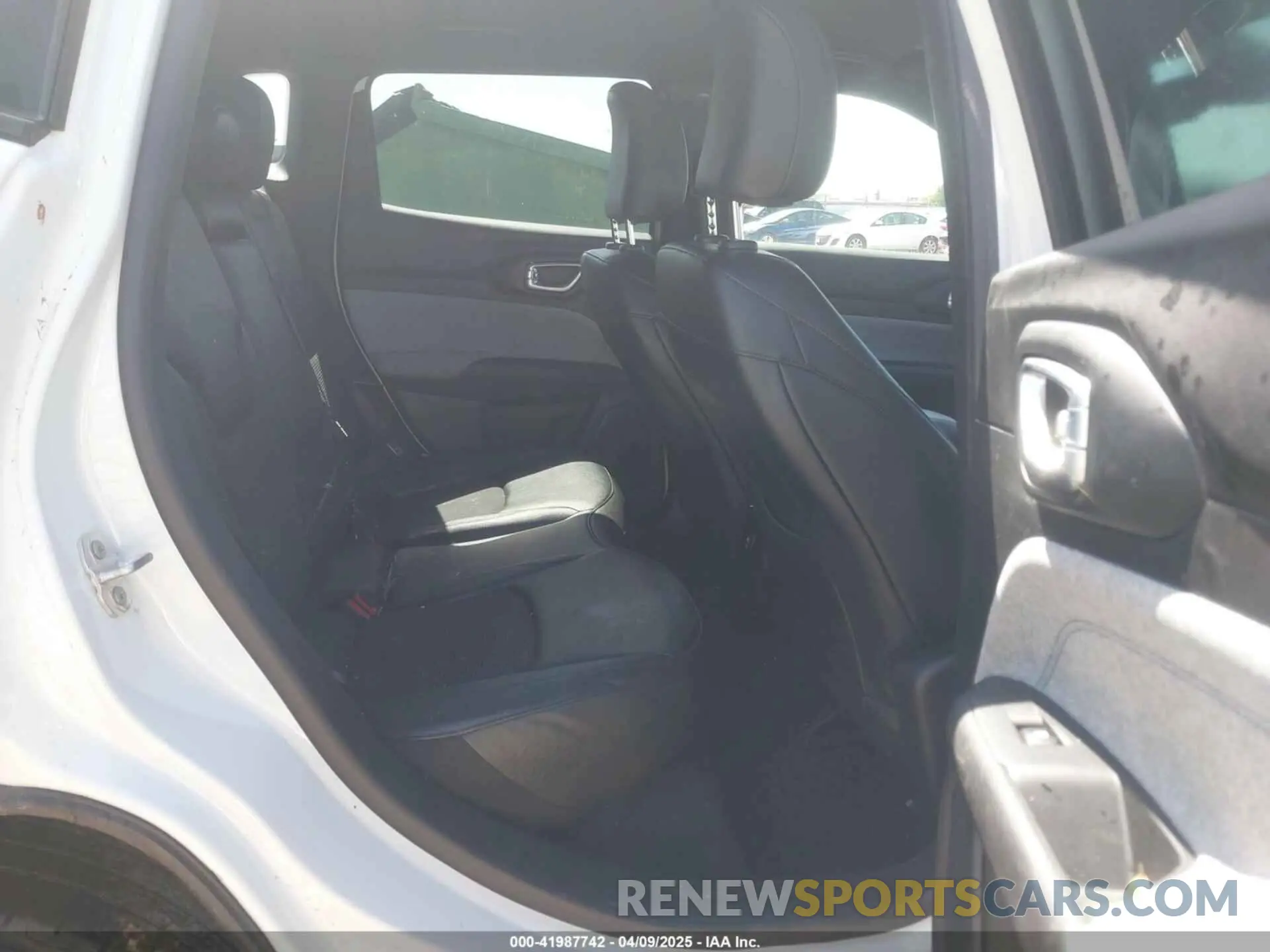 8 Photograph of a damaged car 3C4NJDBN7RT606611 JEEP COMPASS 2024