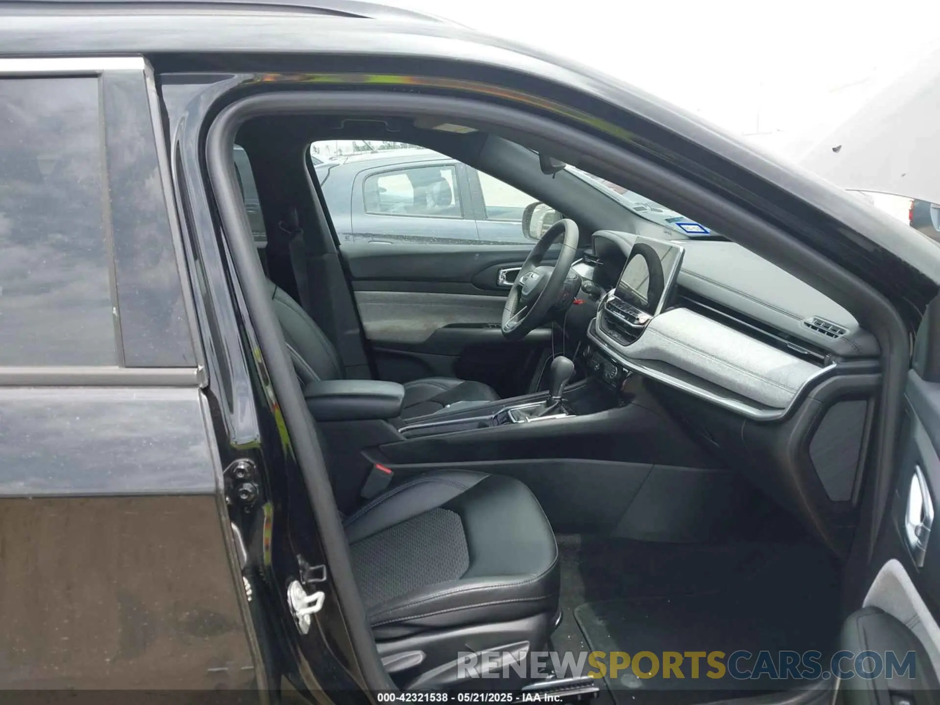 5 Photograph of a damaged car 3C4NJDBN8RT119367 JEEP COMPASS 2024