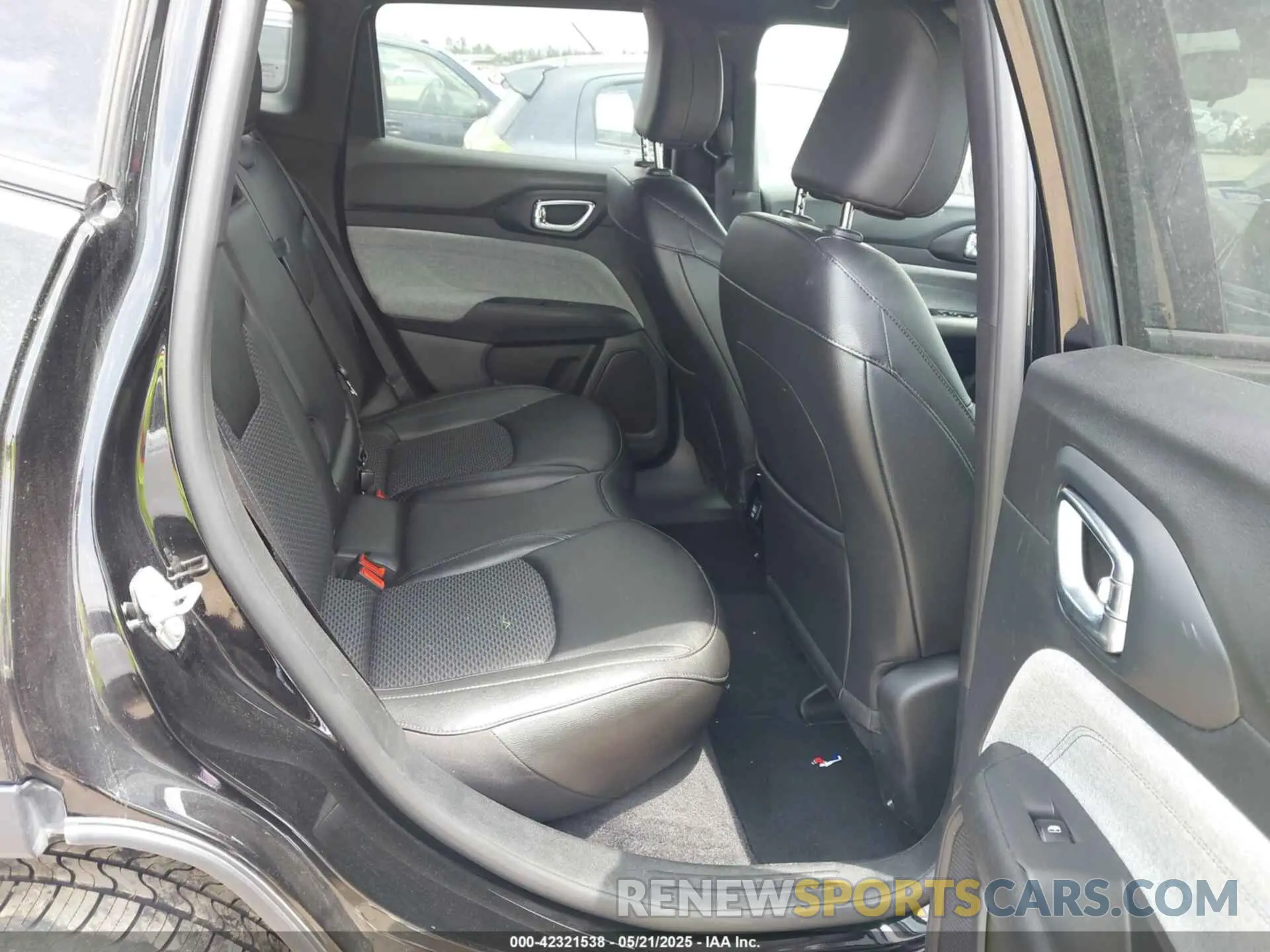 8 Photograph of a damaged car 3C4NJDBN8RT119367 JEEP COMPASS 2024