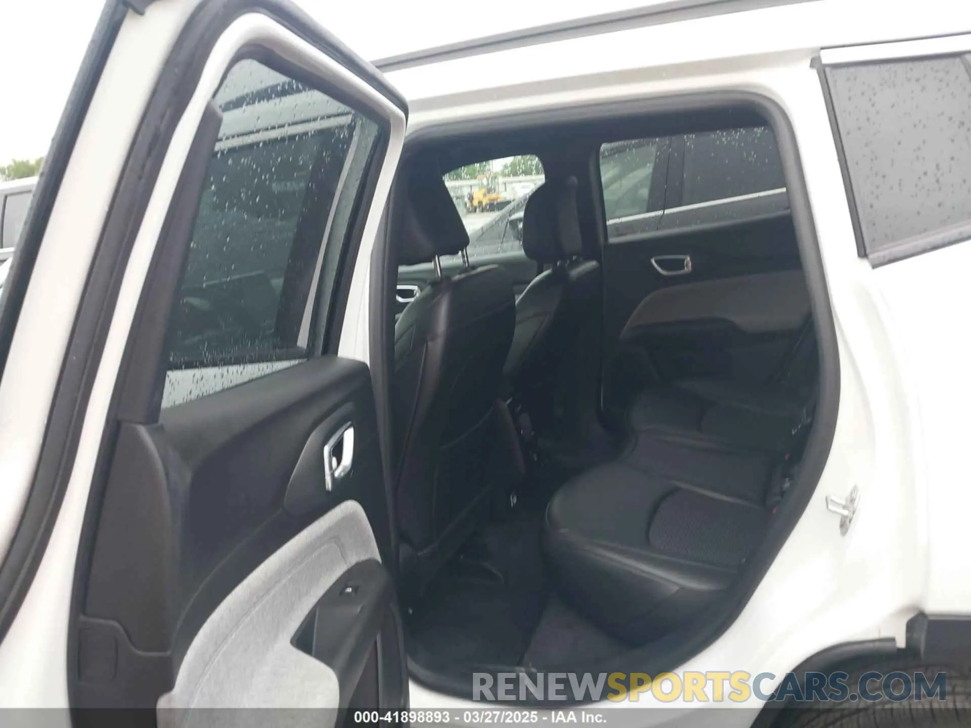 18 Photograph of a damaged car 3C4NJDBN8RT160288 JEEP COMPASS 2024
