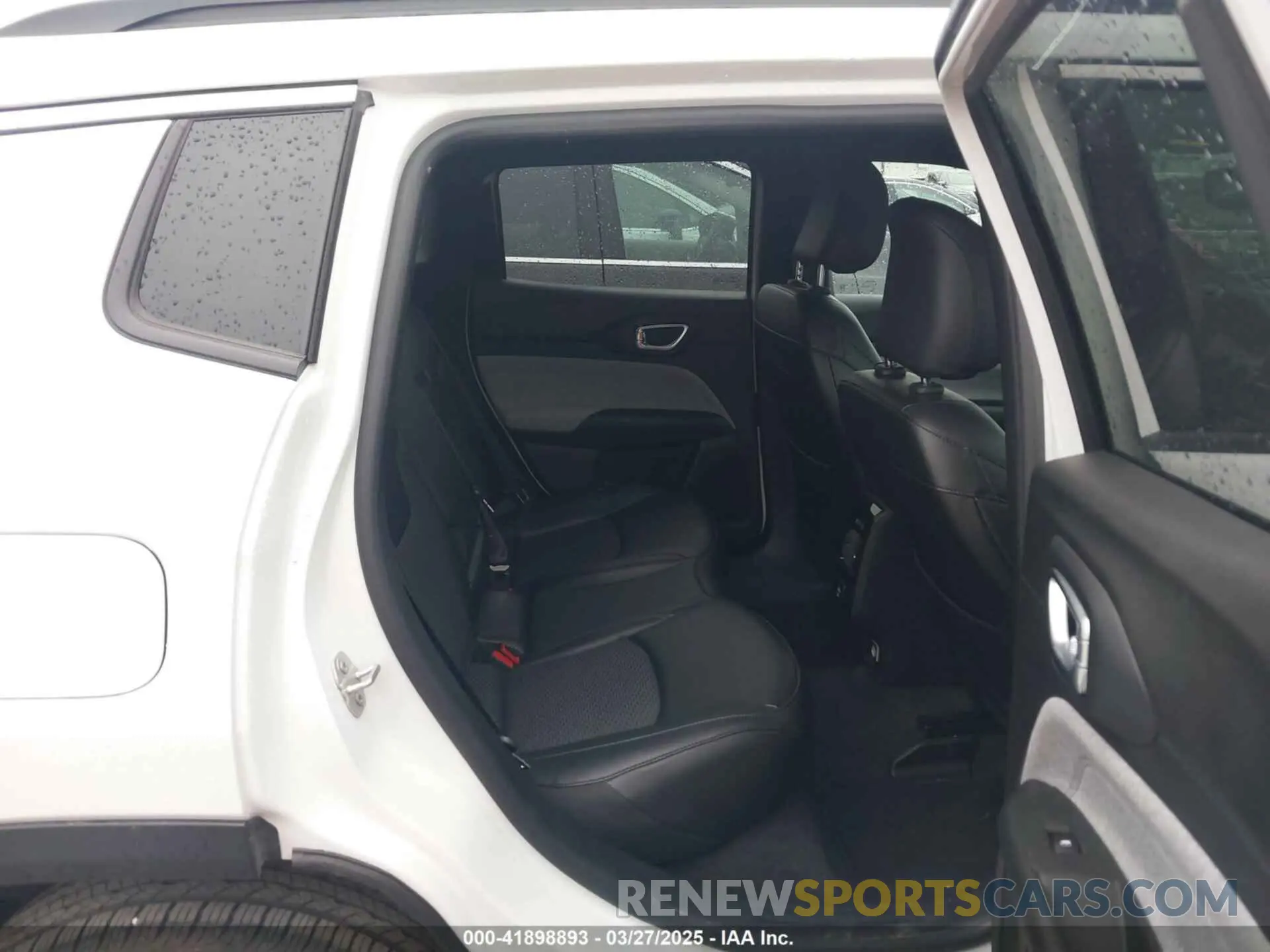 8 Photograph of a damaged car 3C4NJDBN8RT160288 JEEP COMPASS 2024