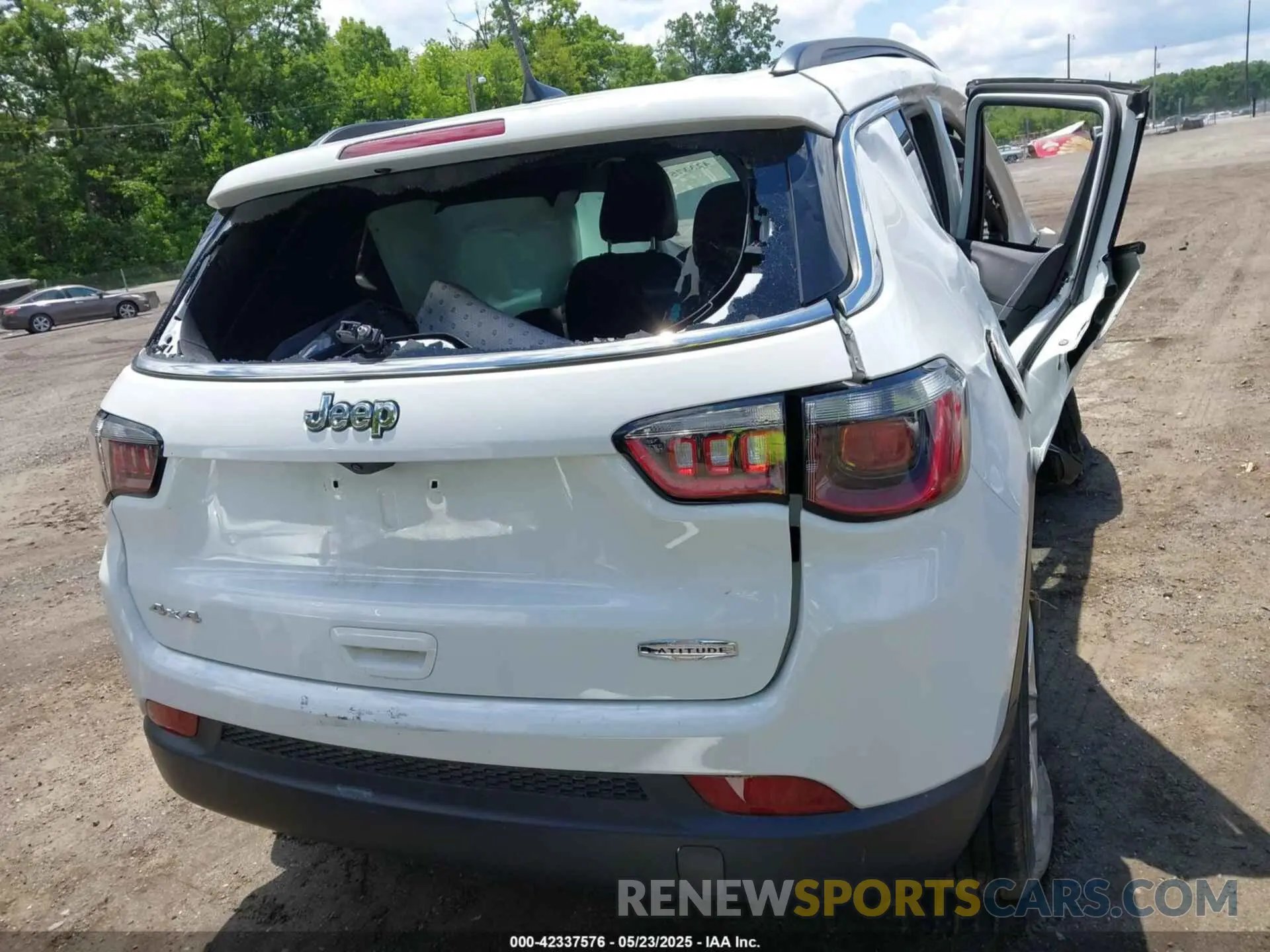 15 Photograph of a damaged car 3C4NJDBN8RT603894 JEEP COMPASS 2024
