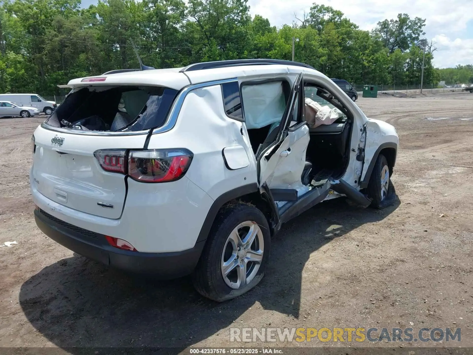 4 Photograph of a damaged car 3C4NJDBN8RT603894 JEEP COMPASS 2024
