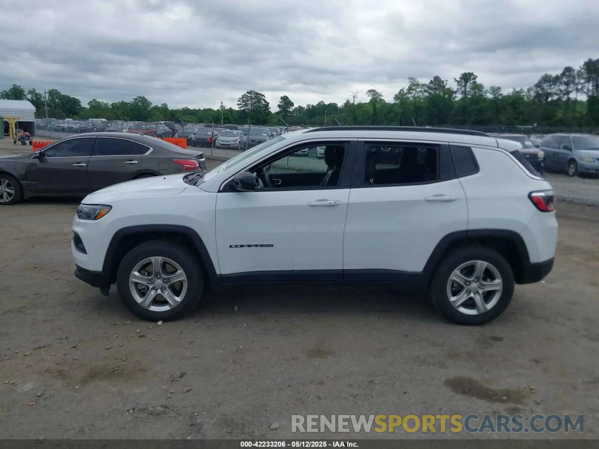 14 Photograph of a damaged car 3C4NJDBN9RT607209 JEEP COMPASS 2024