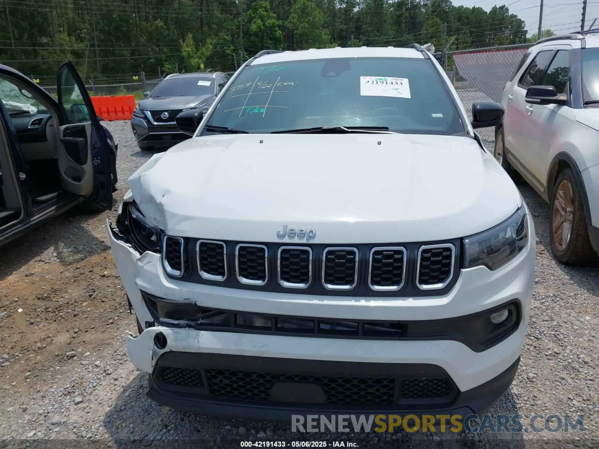 12 Photograph of a damaged car 3C4NJDBNXRT119192 JEEP COMPASS 2024