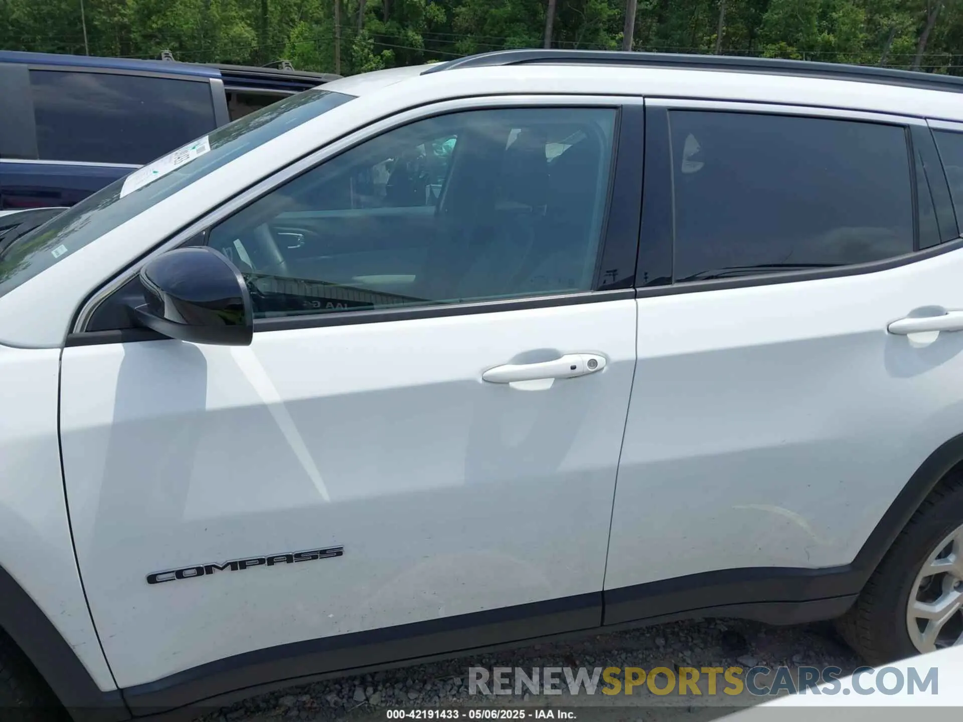 14 Photograph of a damaged car 3C4NJDBNXRT119192 JEEP COMPASS 2024