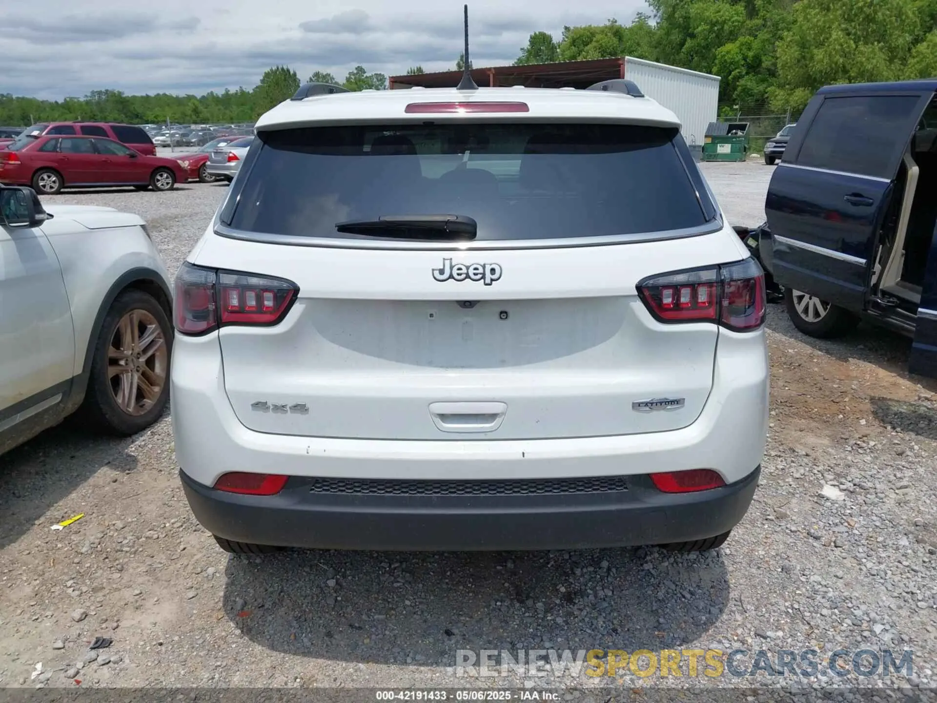 16 Photograph of a damaged car 3C4NJDBNXRT119192 JEEP COMPASS 2024