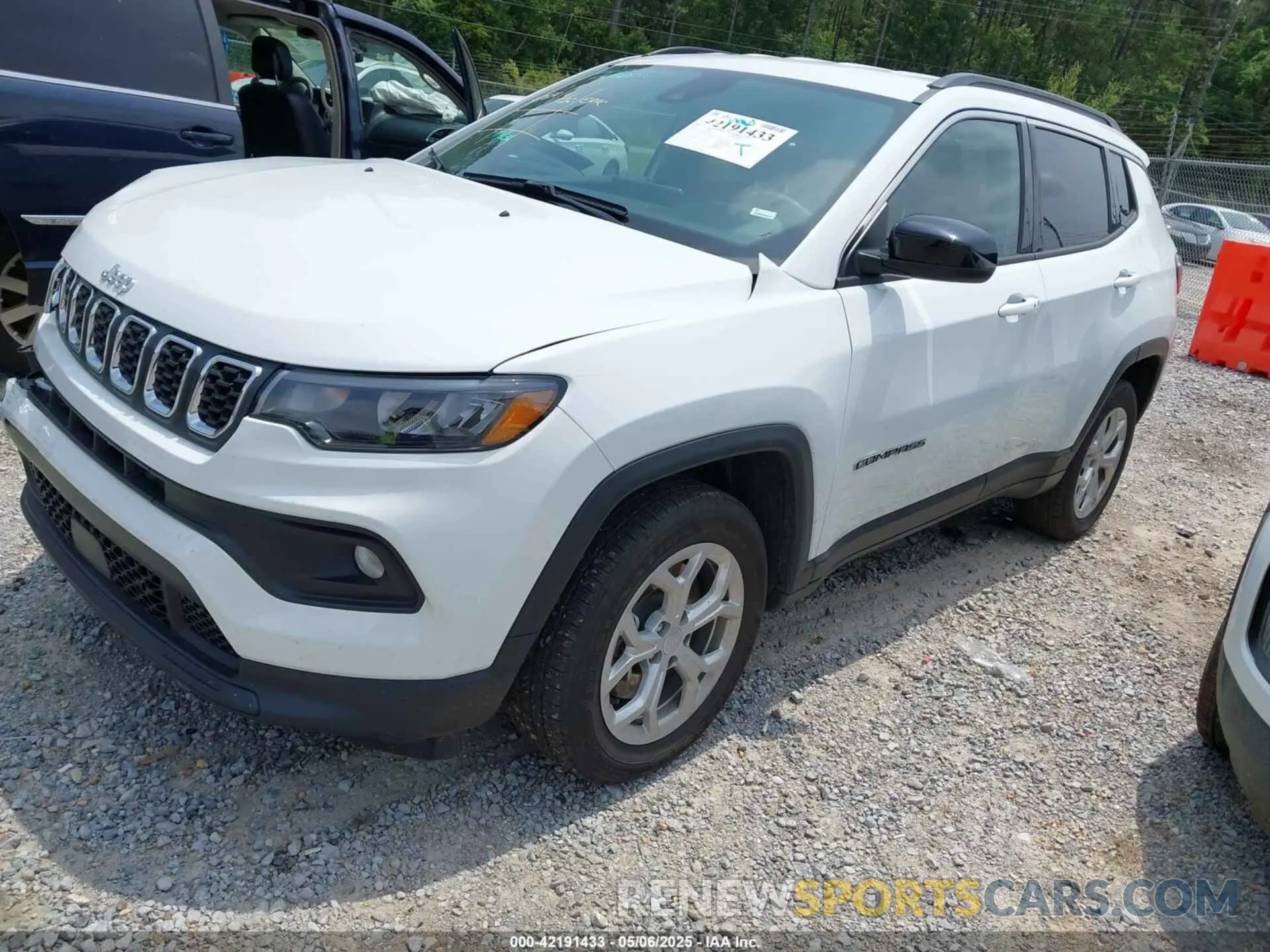 2 Photograph of a damaged car 3C4NJDBNXRT119192 JEEP COMPASS 2024