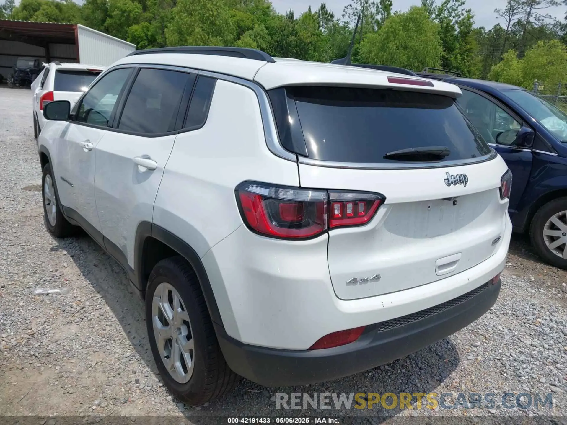3 Photograph of a damaged car 3C4NJDBNXRT119192 JEEP COMPASS 2024