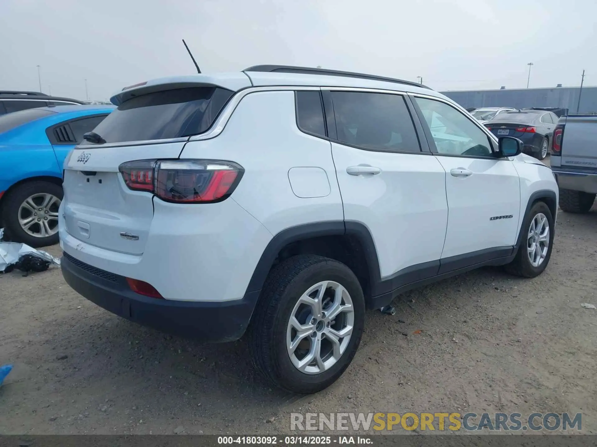 4 Photograph of a damaged car 3C4NJDBNXRT119533 JEEP COMPASS 2024