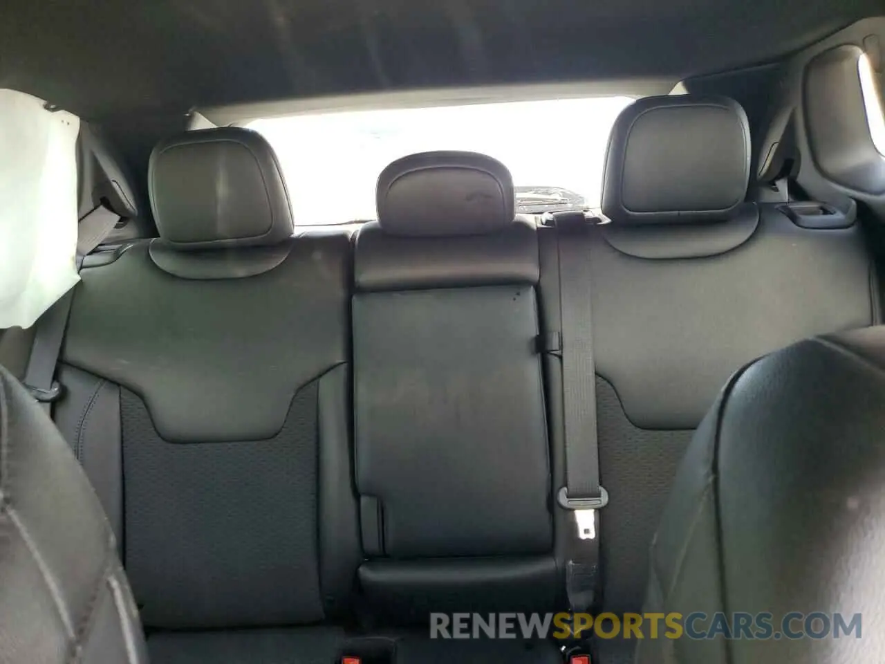 10 Photograph of a damaged car 3C4NJDBNXRT133089 JEEP COMPASS 2024