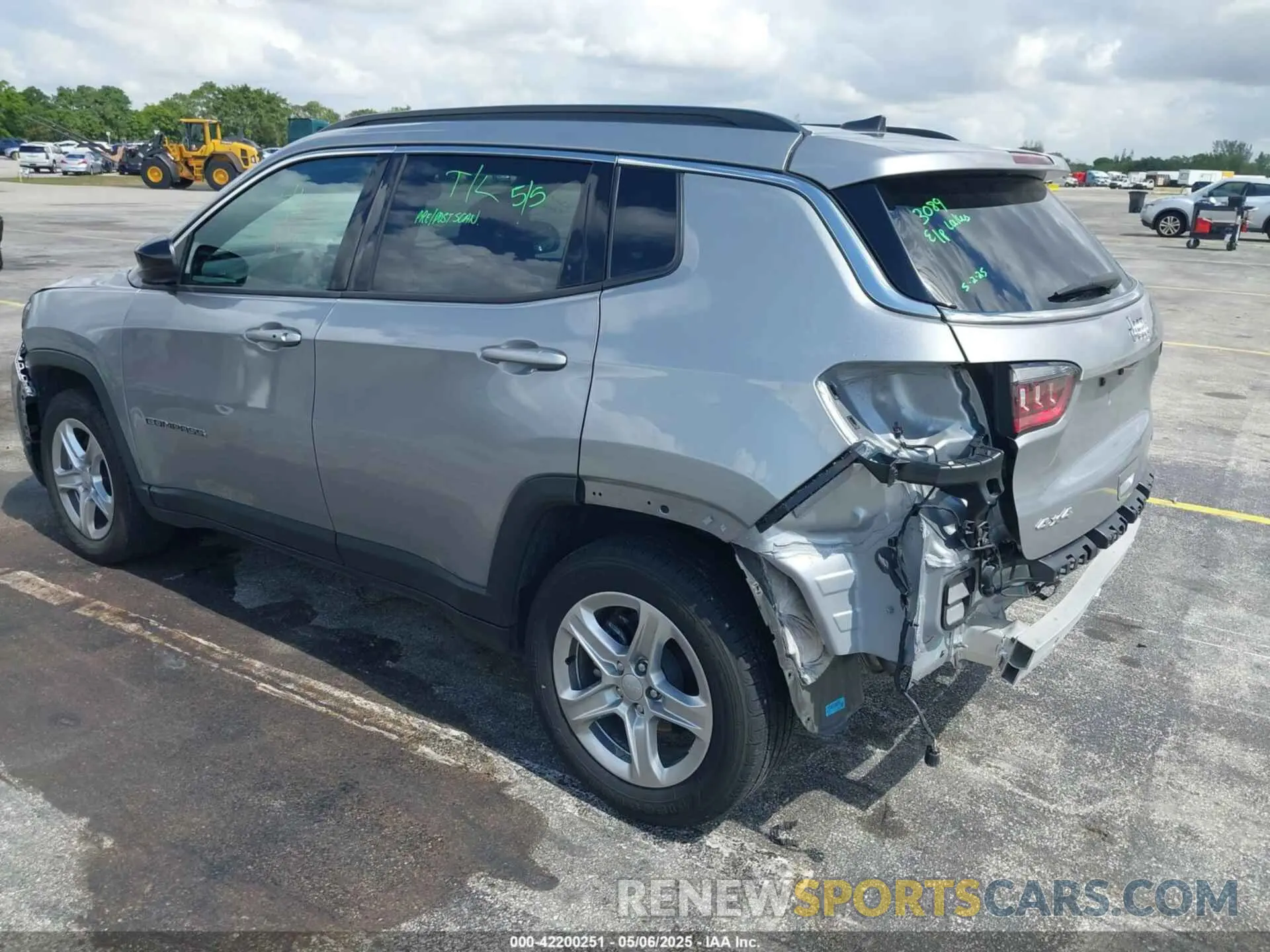 3 Photograph of a damaged car 3C4NJDBNXRT598763 JEEP COMPASS 2024