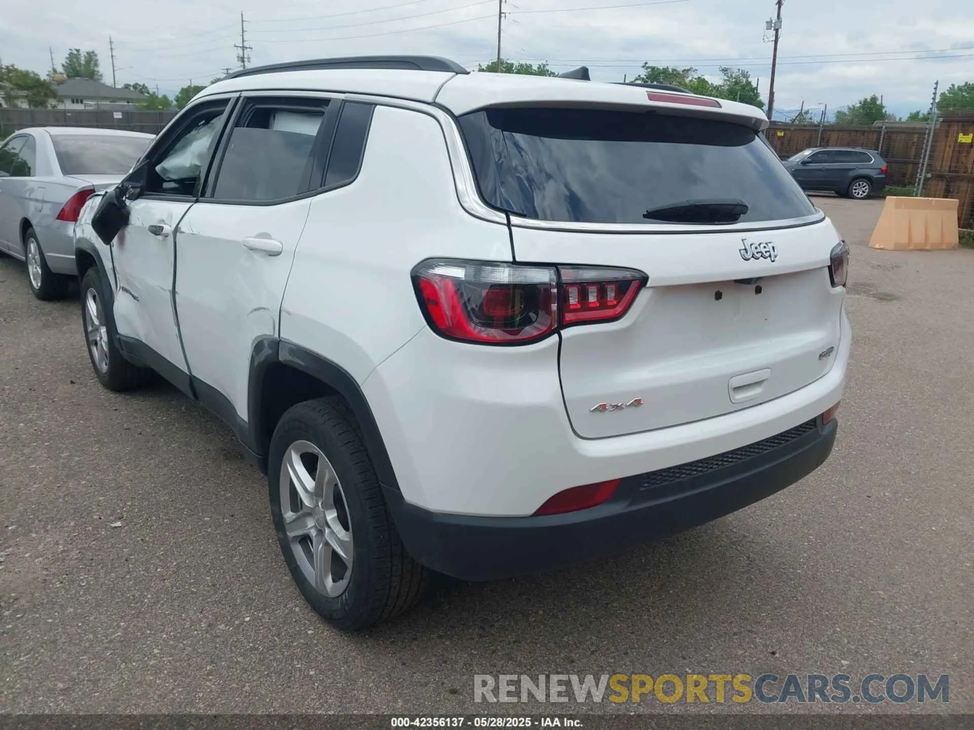 3 Photograph of a damaged car 3C4NJDBNXRT603959 JEEP COMPASS 2024