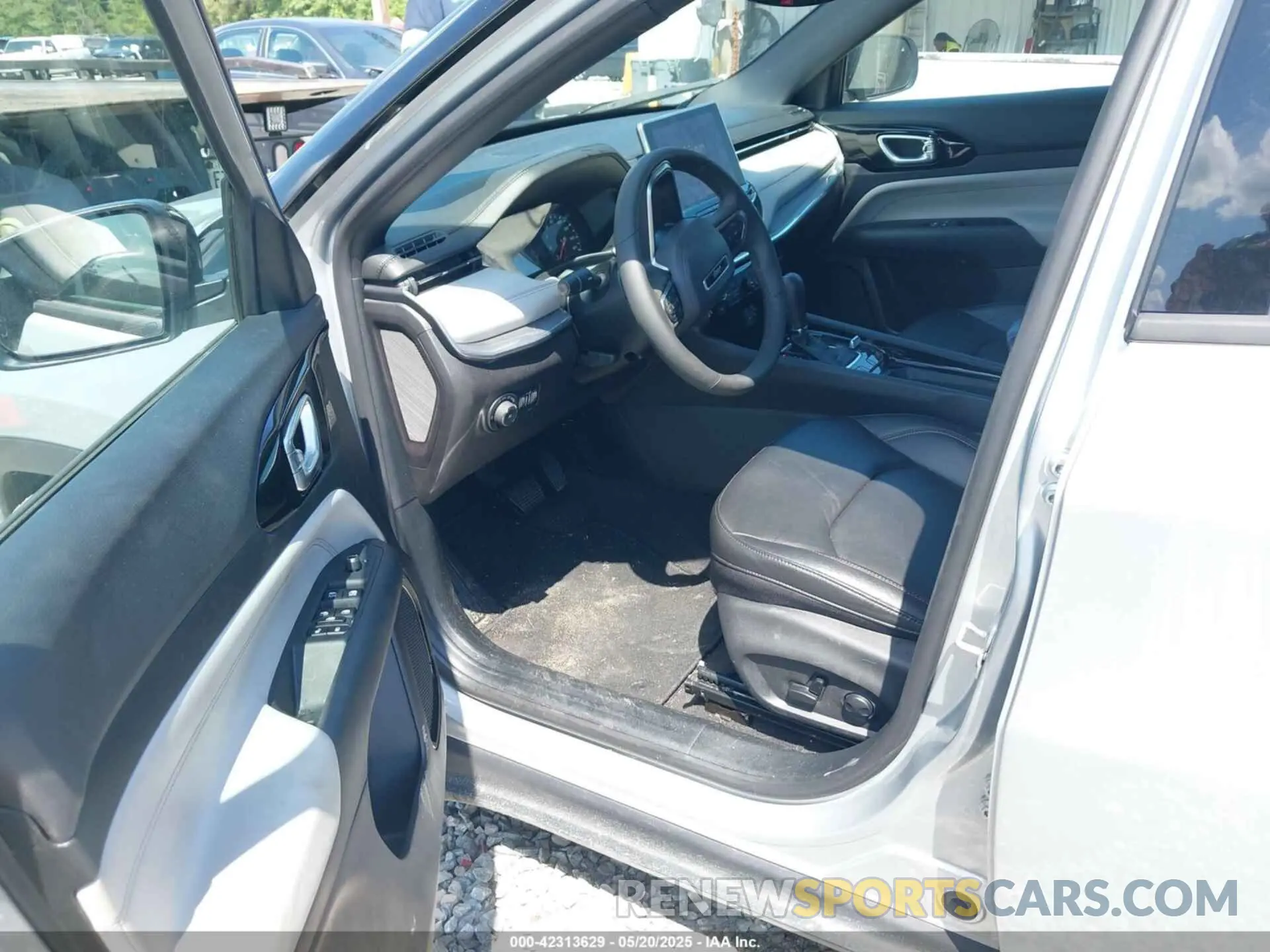 5 Photograph of a damaged car 3C4NJDCN0RT125579 JEEP COMPASS 2024