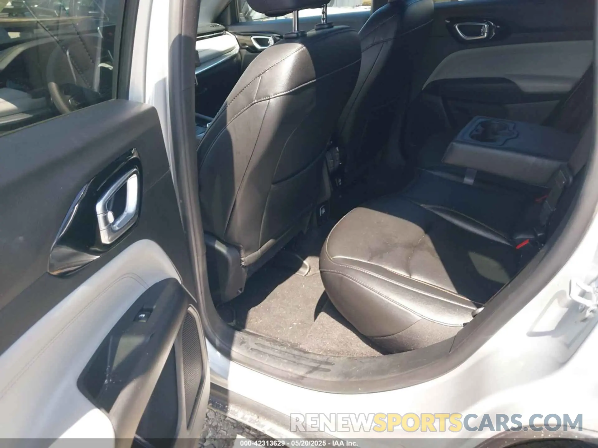 8 Photograph of a damaged car 3C4NJDCN0RT125579 JEEP COMPASS 2024