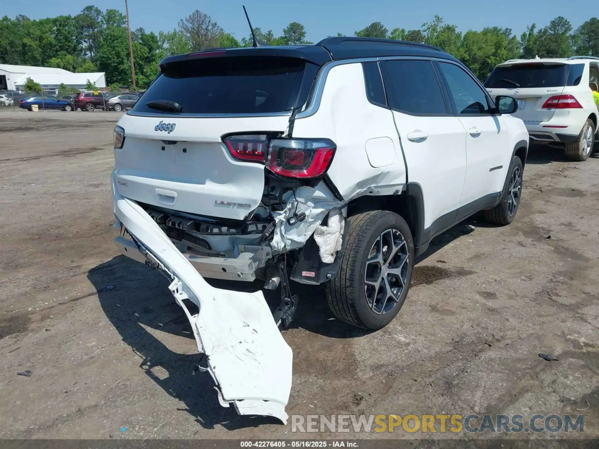 4 Photograph of a damaged car 3C4NJDCN0RT145251 JEEP COMPASS 2024