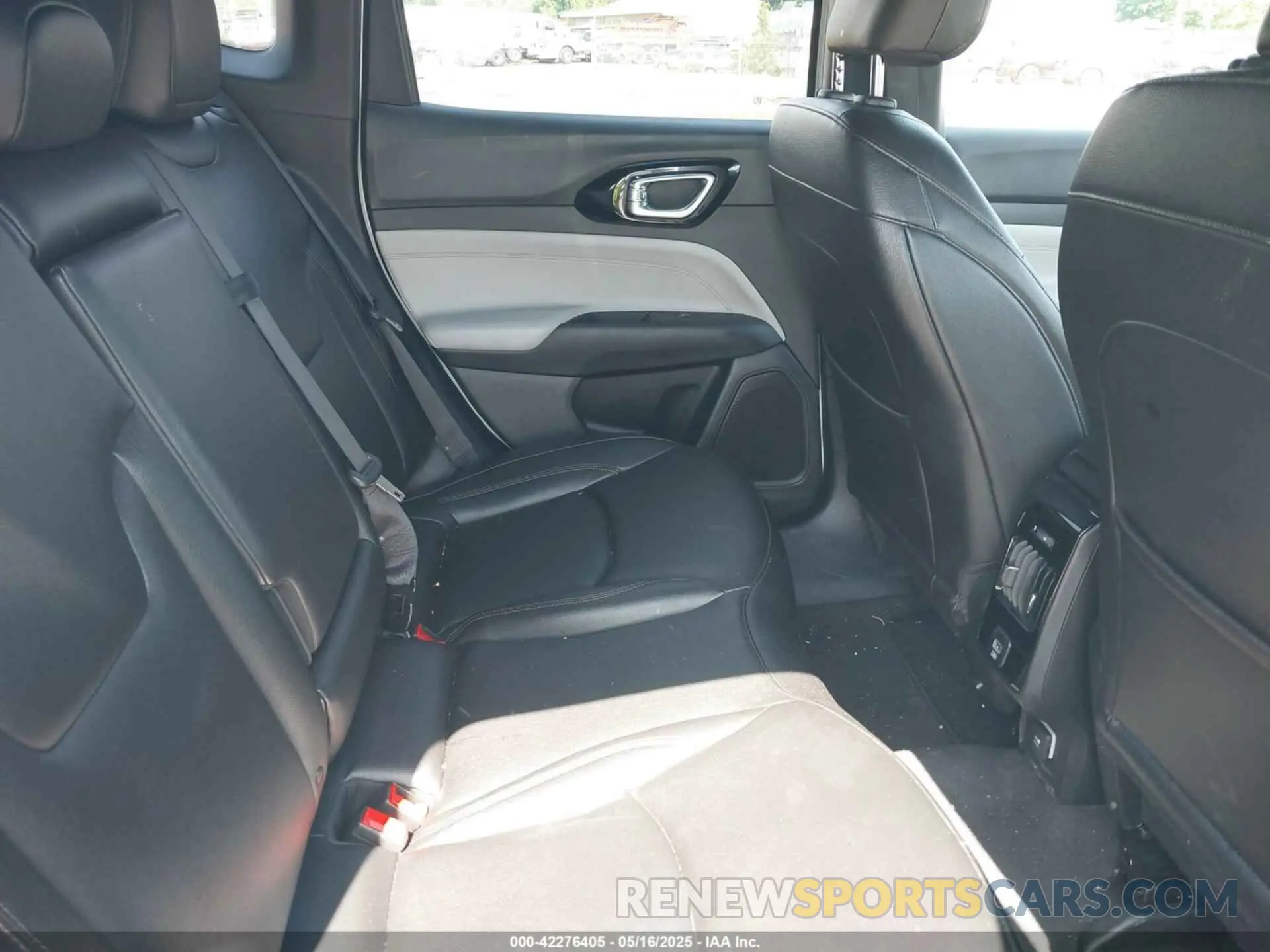 8 Photograph of a damaged car 3C4NJDCN0RT145251 JEEP COMPASS 2024