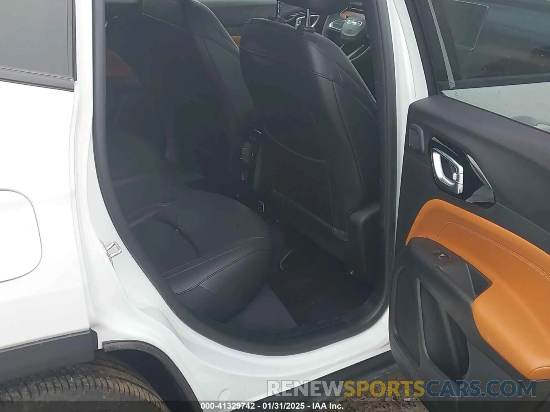 8 Photograph of a damaged car 3C4NJDCN0RT151762 JEEP COMPASS 2024