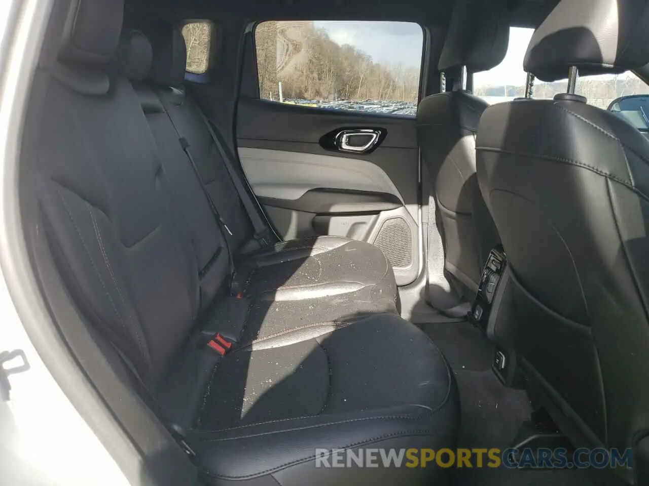 11 Photograph of a damaged car 3C4NJDCN0RT153365 JEEP COMPASS 2024