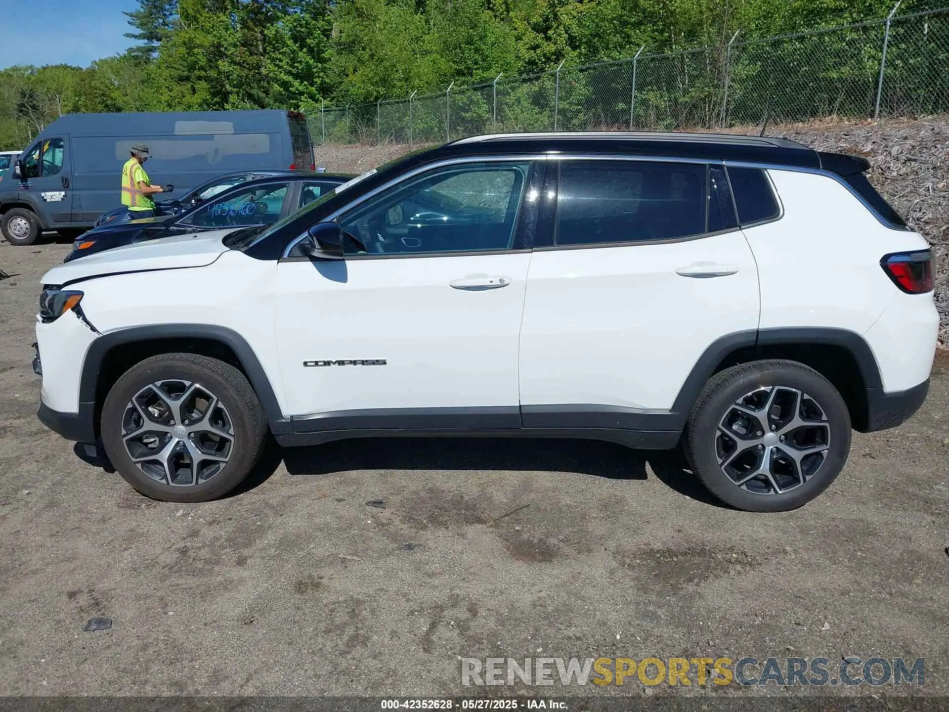 14 Photograph of a damaged car 3C4NJDCN0RT164821 JEEP COMPASS 2024
