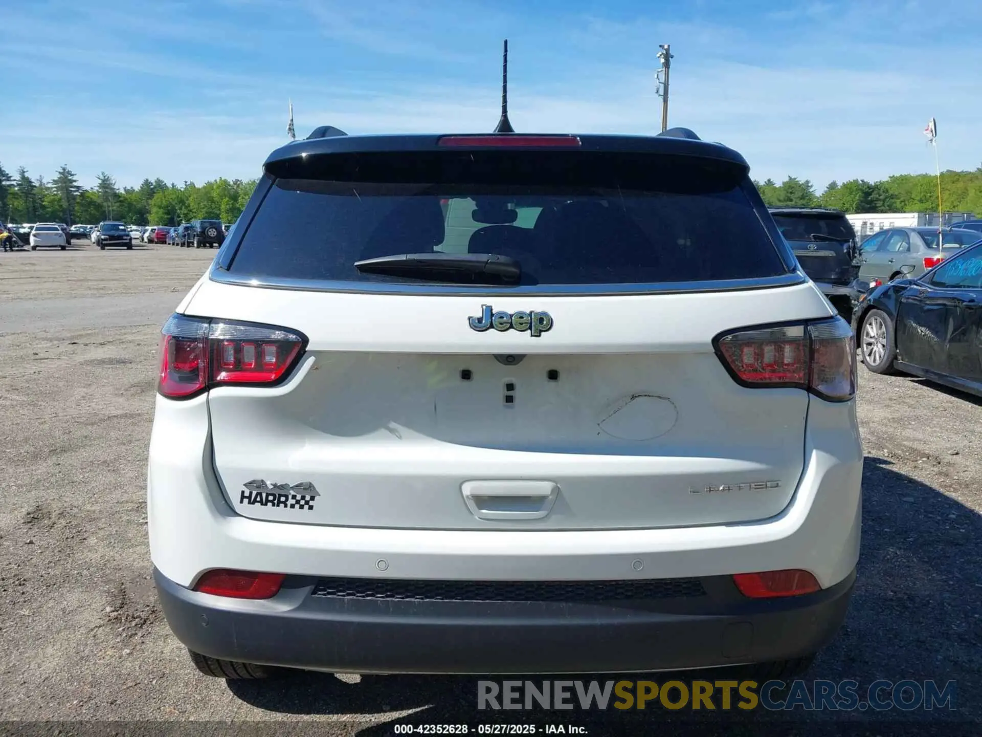 16 Photograph of a damaged car 3C4NJDCN0RT164821 JEEP COMPASS 2024