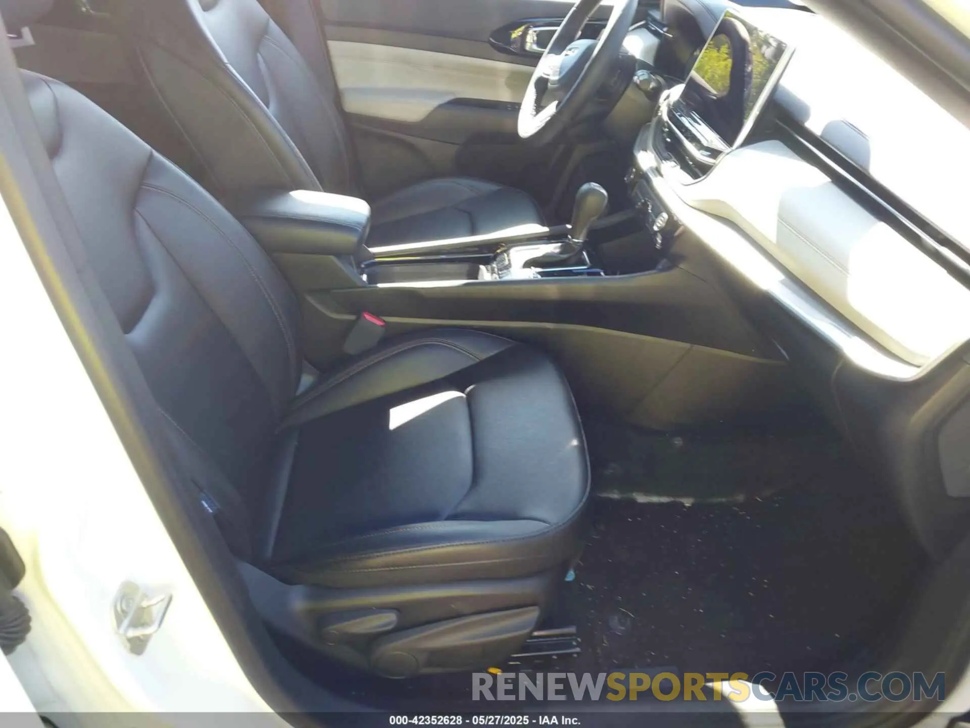 5 Photograph of a damaged car 3C4NJDCN0RT164821 JEEP COMPASS 2024