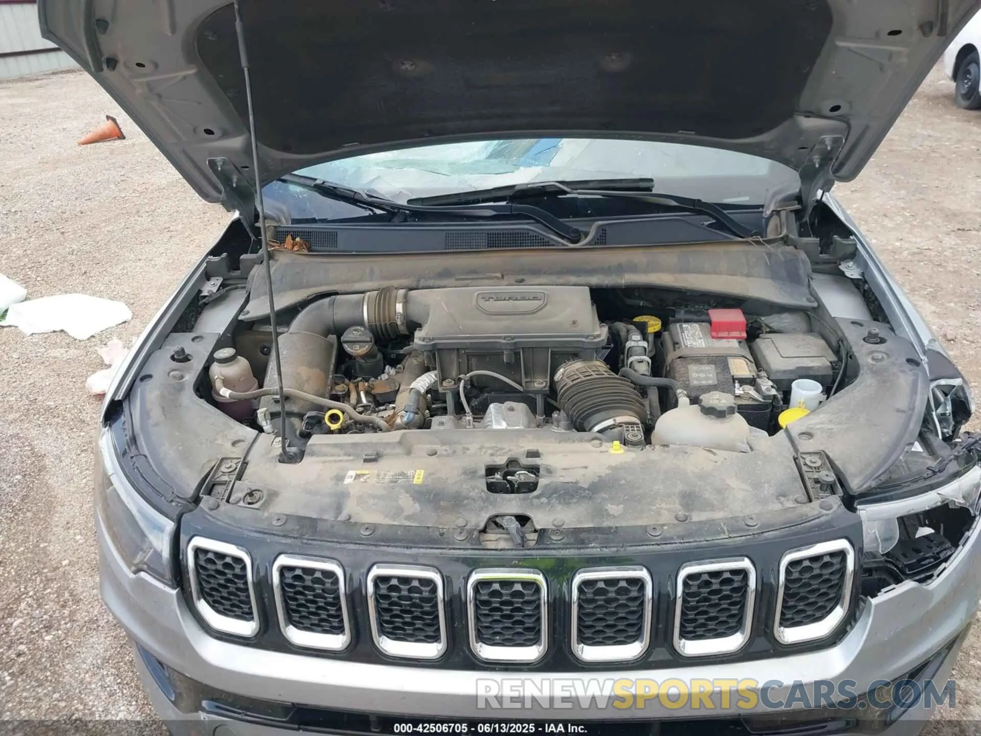 10 Photograph of a damaged car 3C4NJDCN0RT610787 JEEP COMPASS 2024