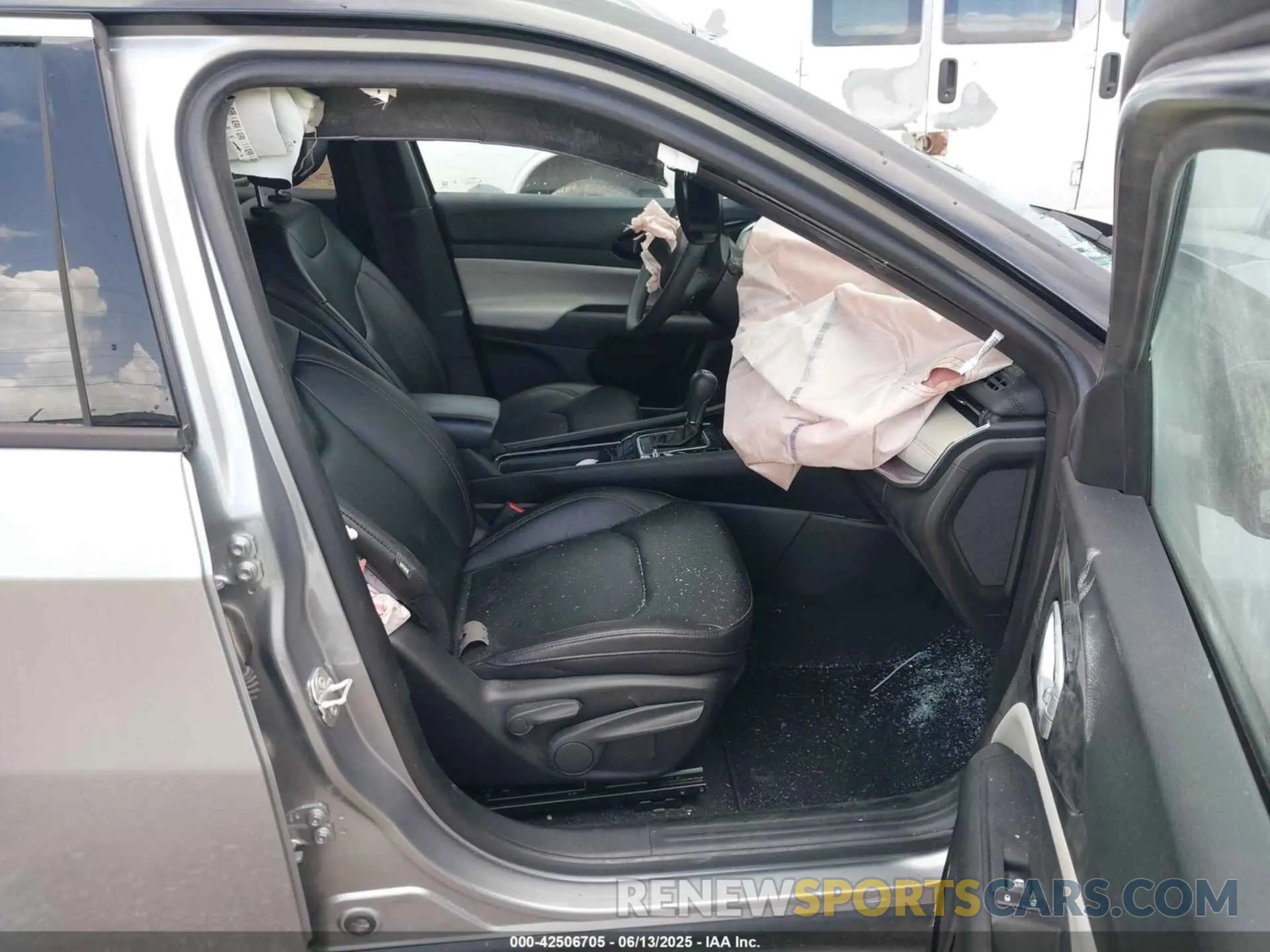 5 Photograph of a damaged car 3C4NJDCN0RT610787 JEEP COMPASS 2024