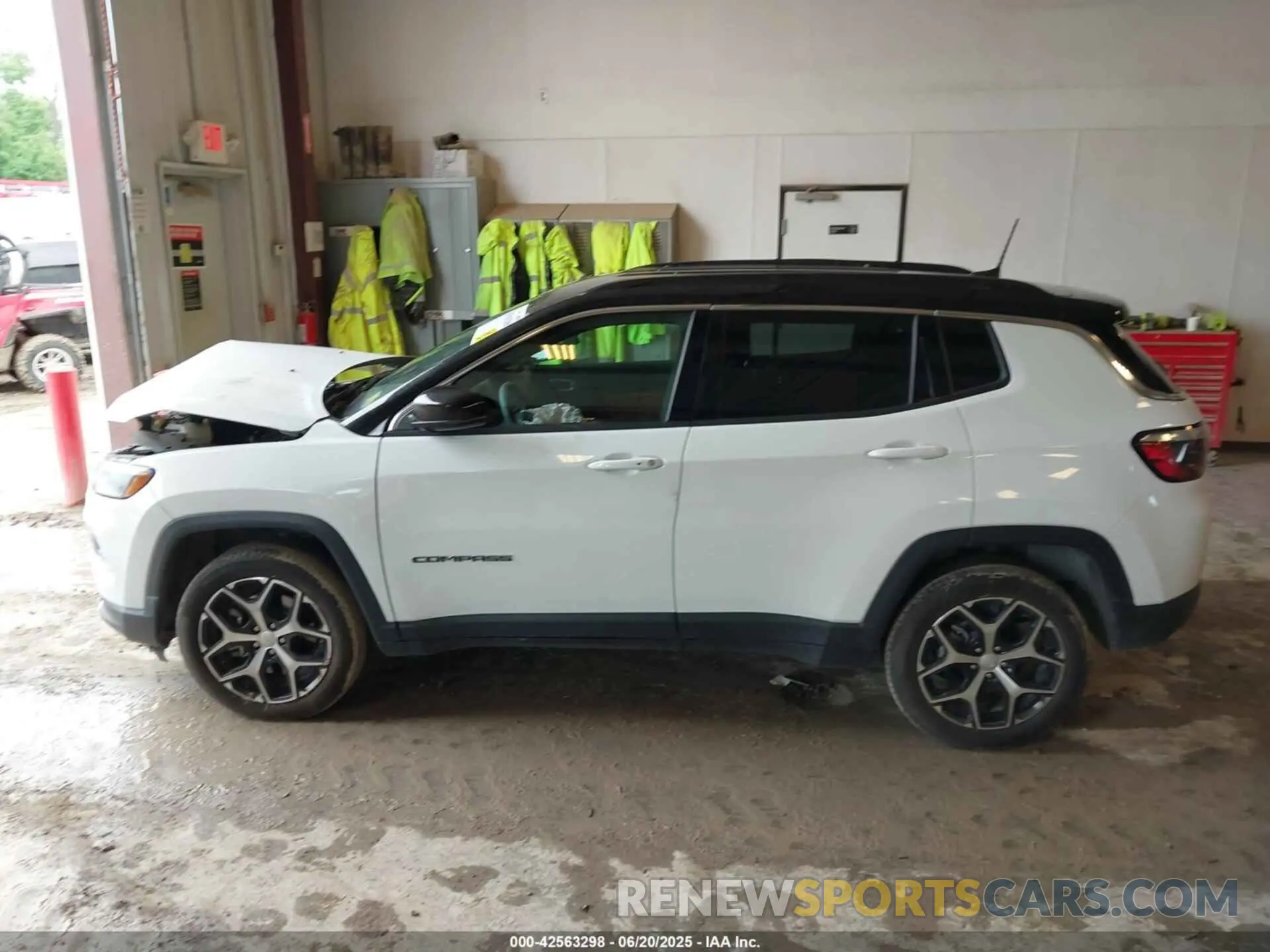 14 Photograph of a damaged car 3C4NJDCN1RT127132 JEEP COMPASS 2024