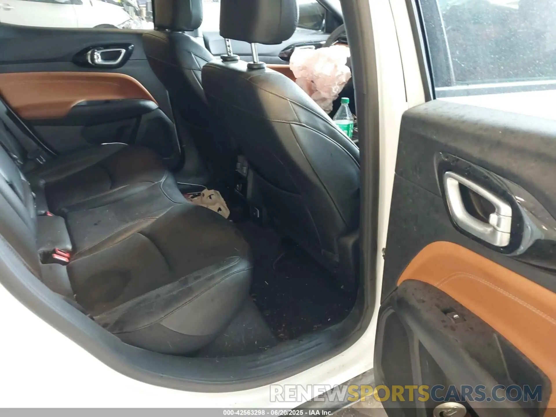 8 Photograph of a damaged car 3C4NJDCN1RT127132 JEEP COMPASS 2024