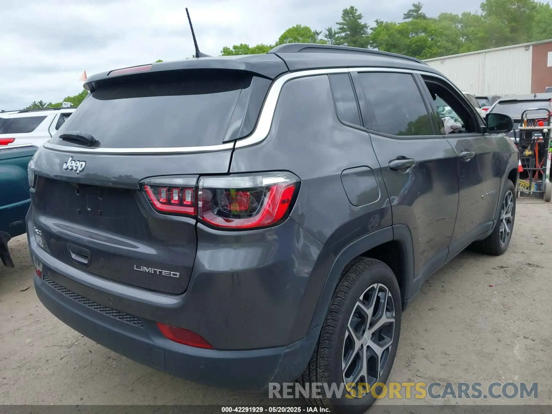 4 Photograph of a damaged car 3C4NJDCN1RT174161 JEEP COMPASS 2024