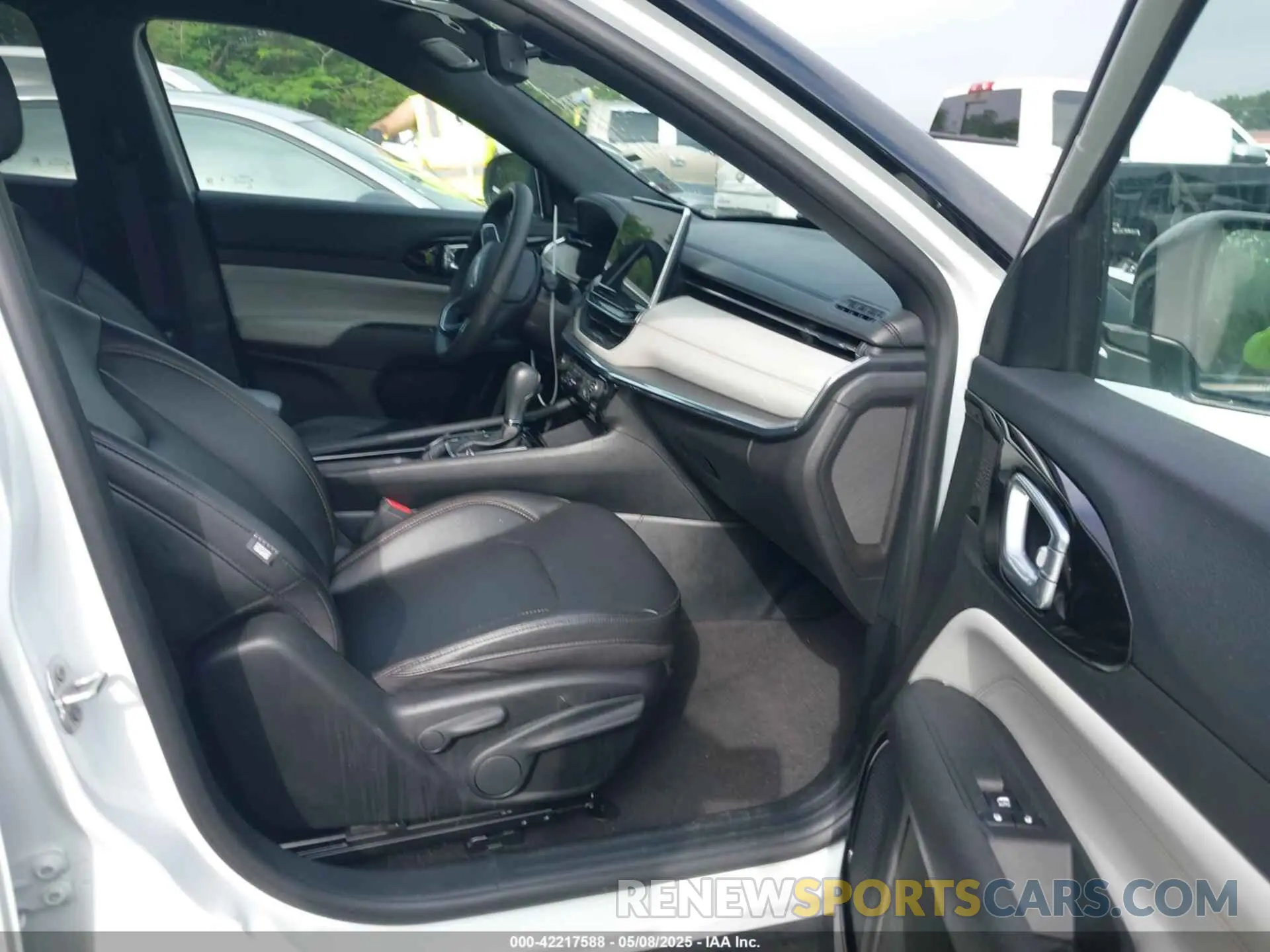 5 Photograph of a damaged car 3C4NJDCN1RT596978 JEEP COMPASS 2024
