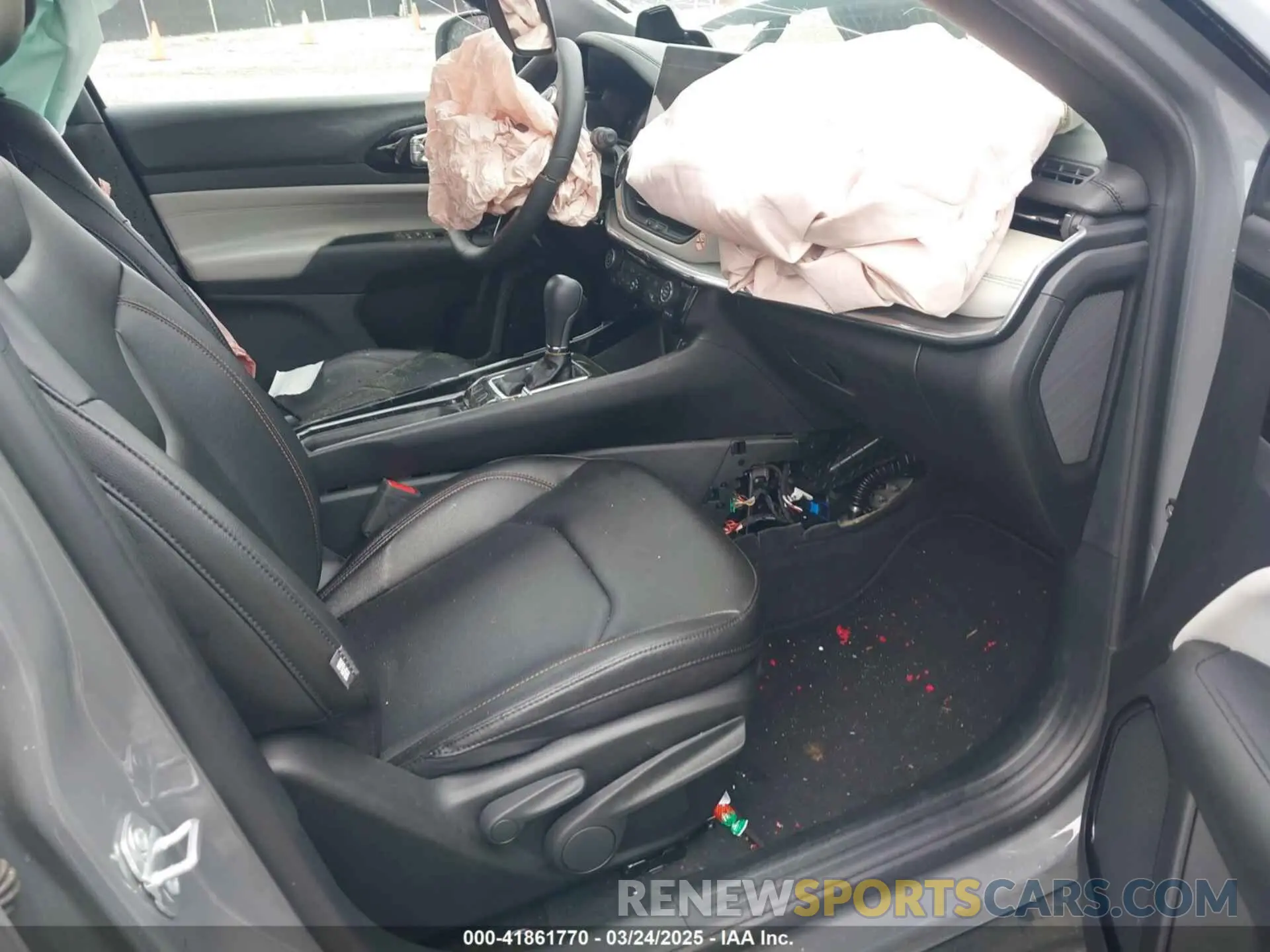 5 Photograph of a damaged car 3C4NJDCN1RT610278 JEEP COMPASS 2024