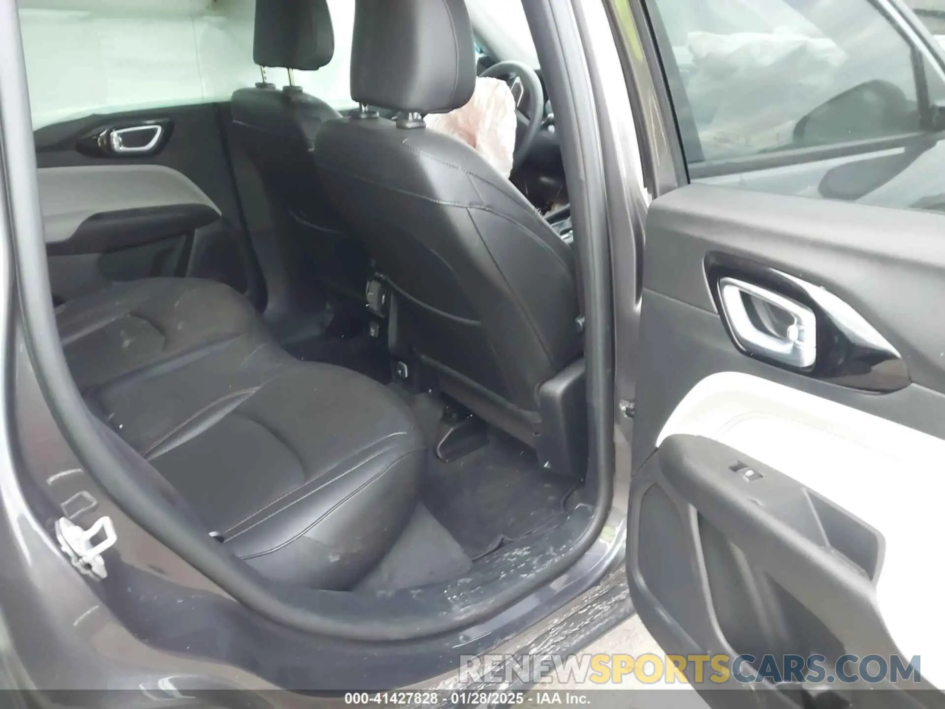8 Photograph of a damaged car 3C4NJDCN2RT153271 JEEP COMPASS 2024