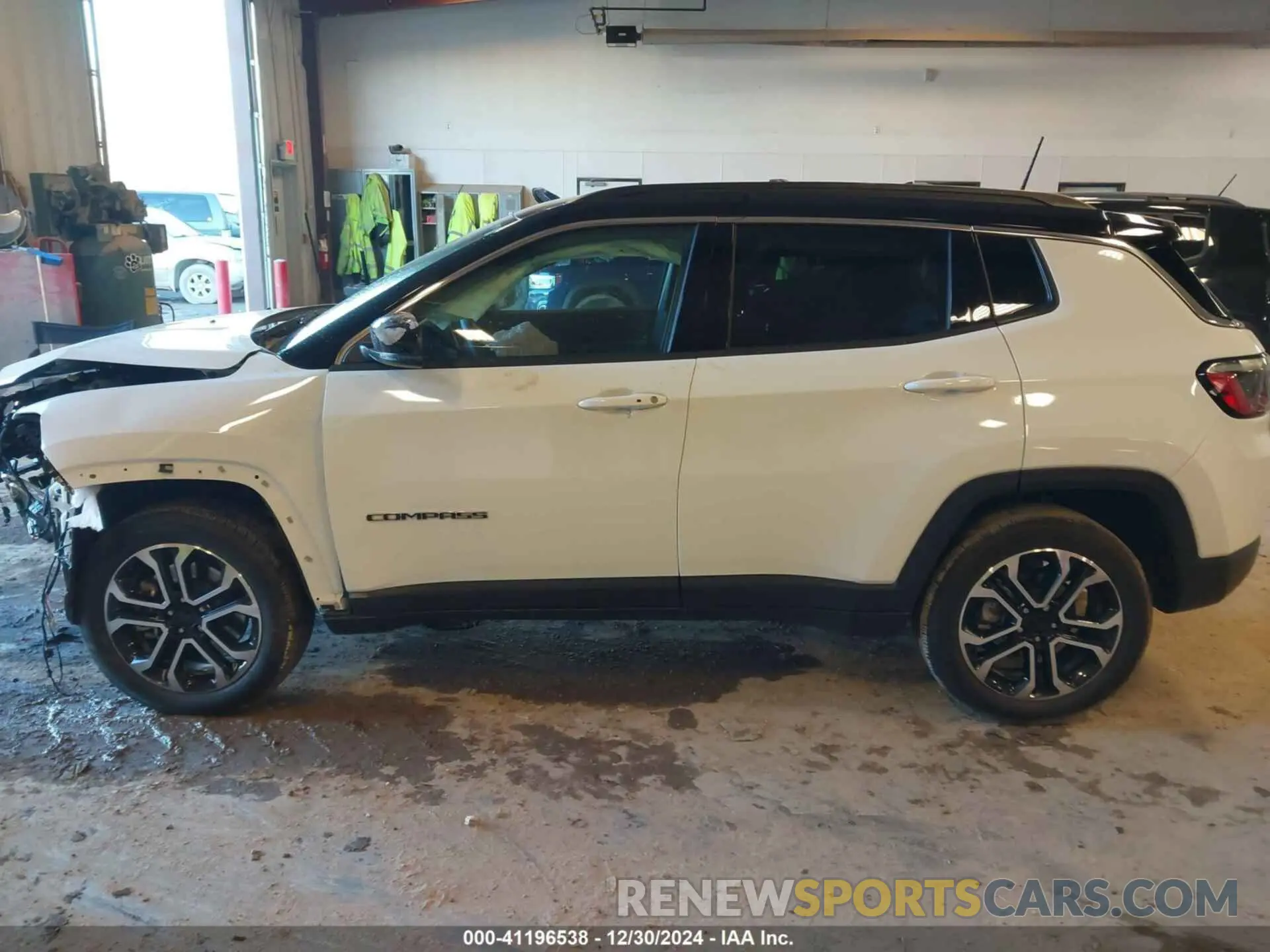 14 Photograph of a damaged car 3C4NJDCN2RT593278 JEEP COMPASS 2024