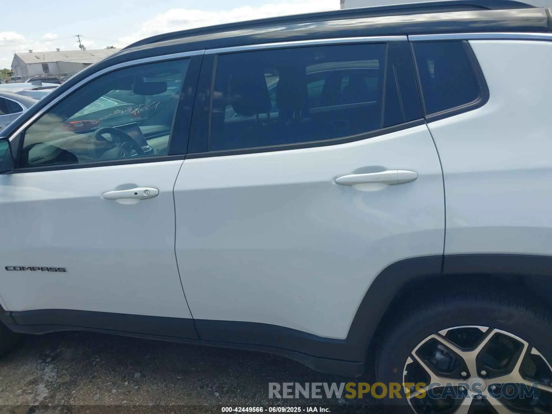 14 Photograph of a damaged car 3C4NJDCN3RT168474 JEEP COMPASS 2024