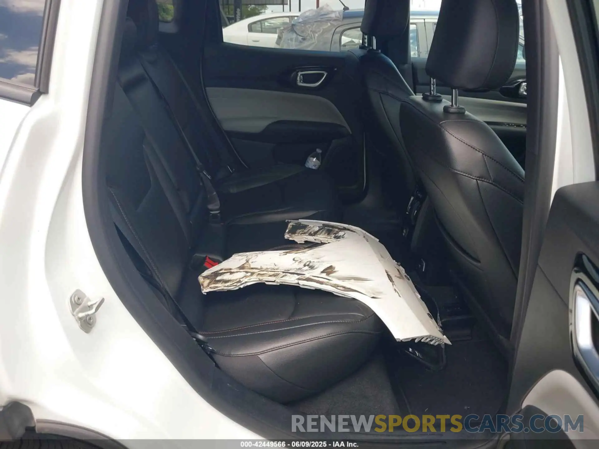 8 Photograph of a damaged car 3C4NJDCN3RT168474 JEEP COMPASS 2024