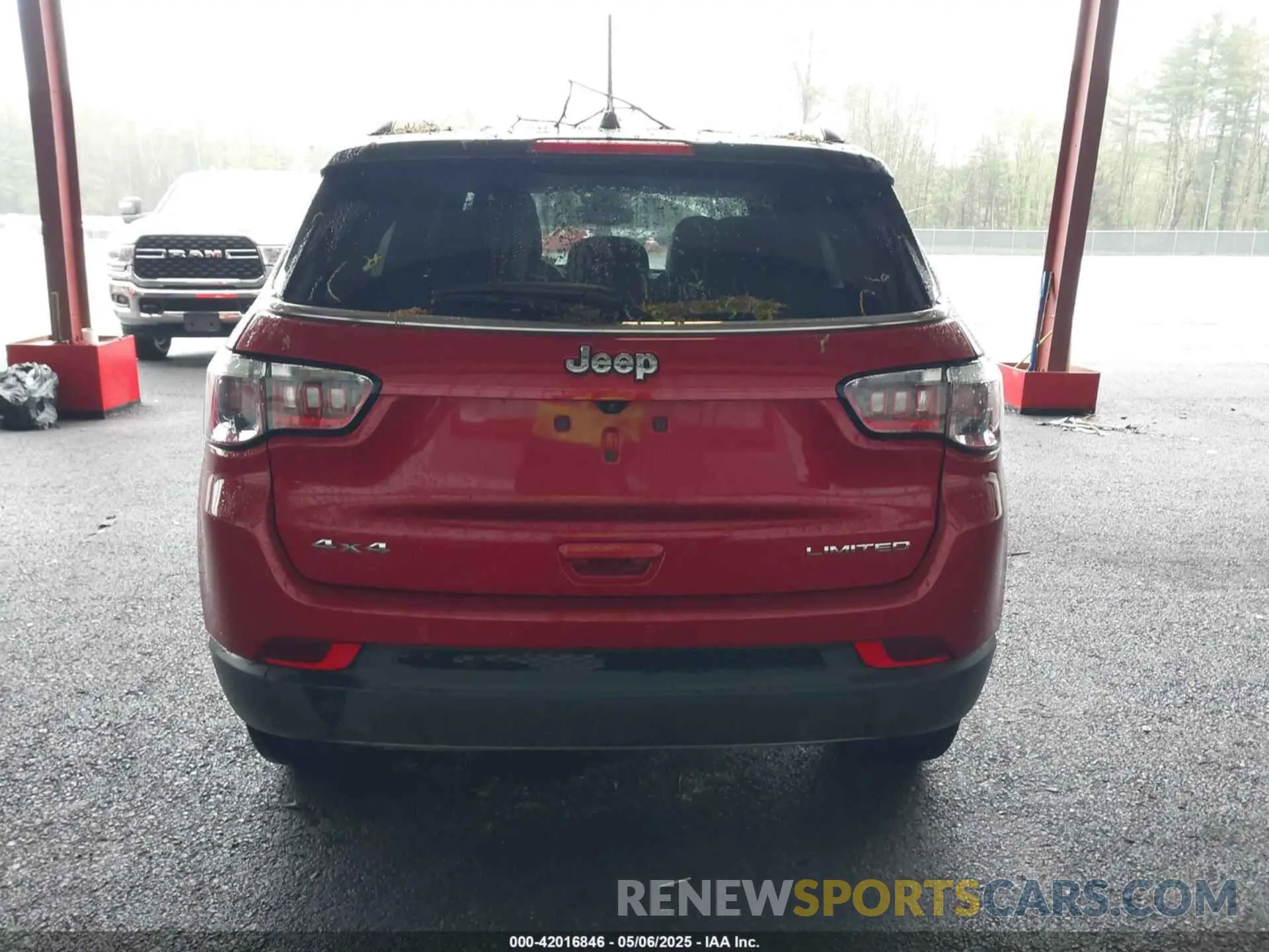 17 Photograph of a damaged car 3C4NJDCN3RT172704 JEEP COMPASS 2024