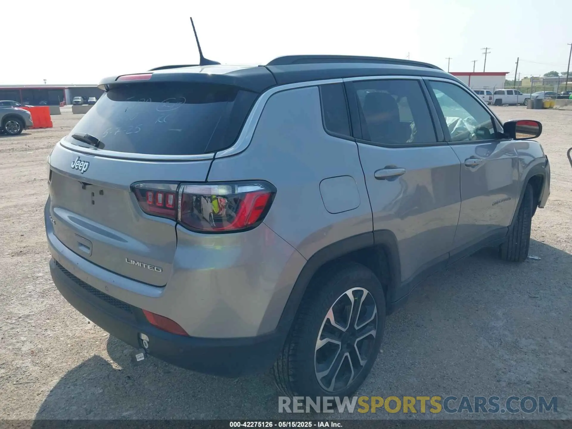 4 Photograph of a damaged car 3C4NJDCN4RT595193 JEEP COMPASS 2024