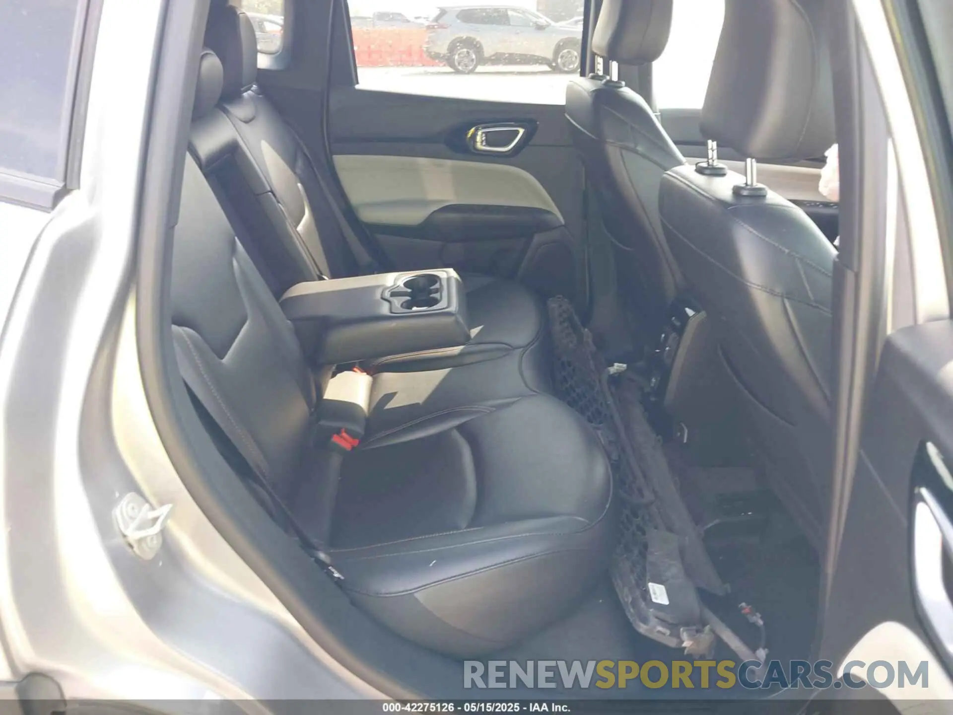 8 Photograph of a damaged car 3C4NJDCN4RT595193 JEEP COMPASS 2024