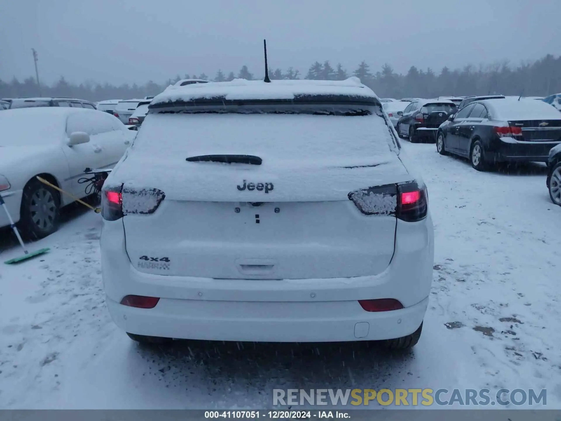 17 Photograph of a damaged car 3C4NJDCN5RT164829 JEEP COMPASS 2024